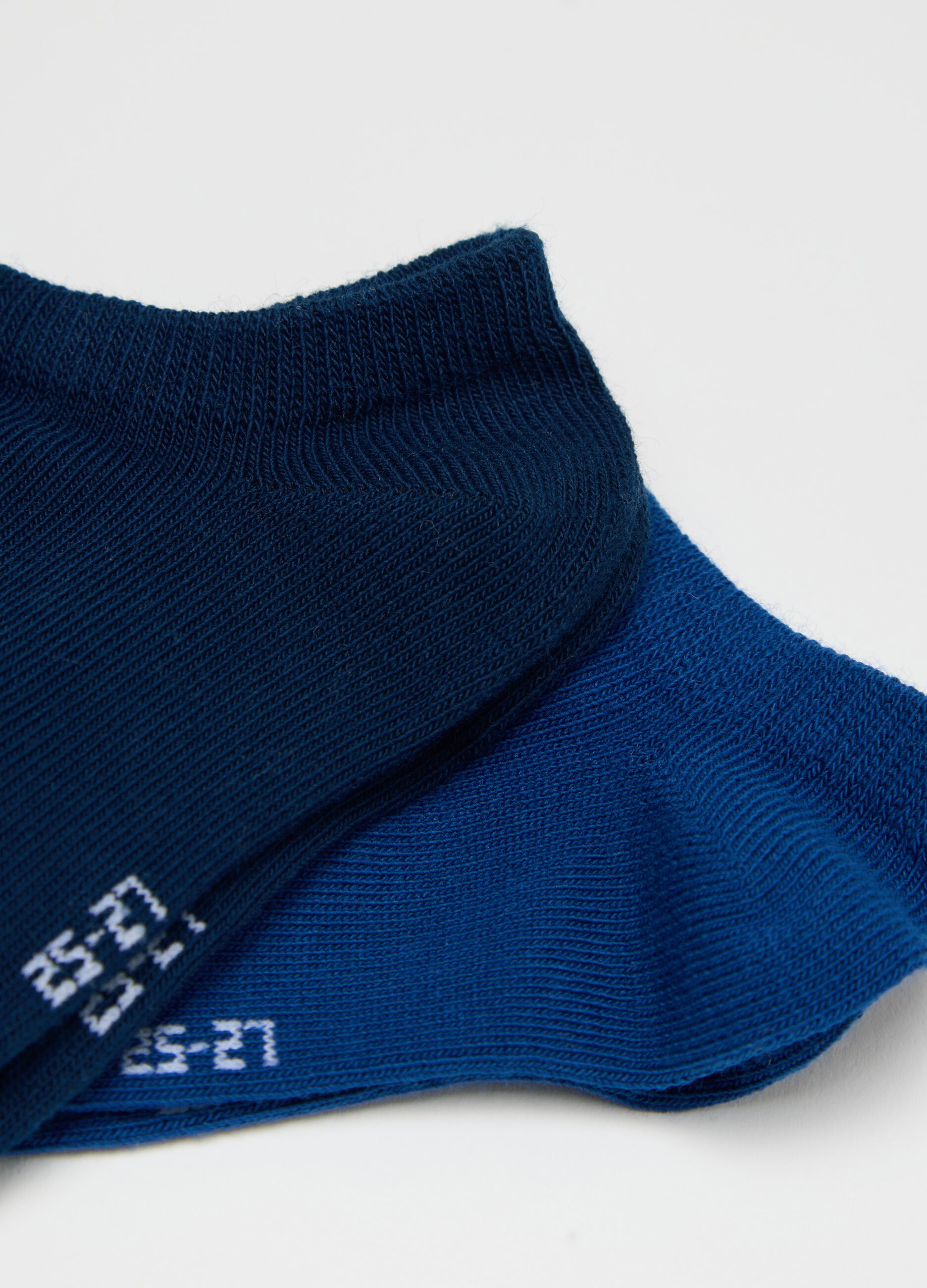 Five-pair pack white and blue stretch shoe liners