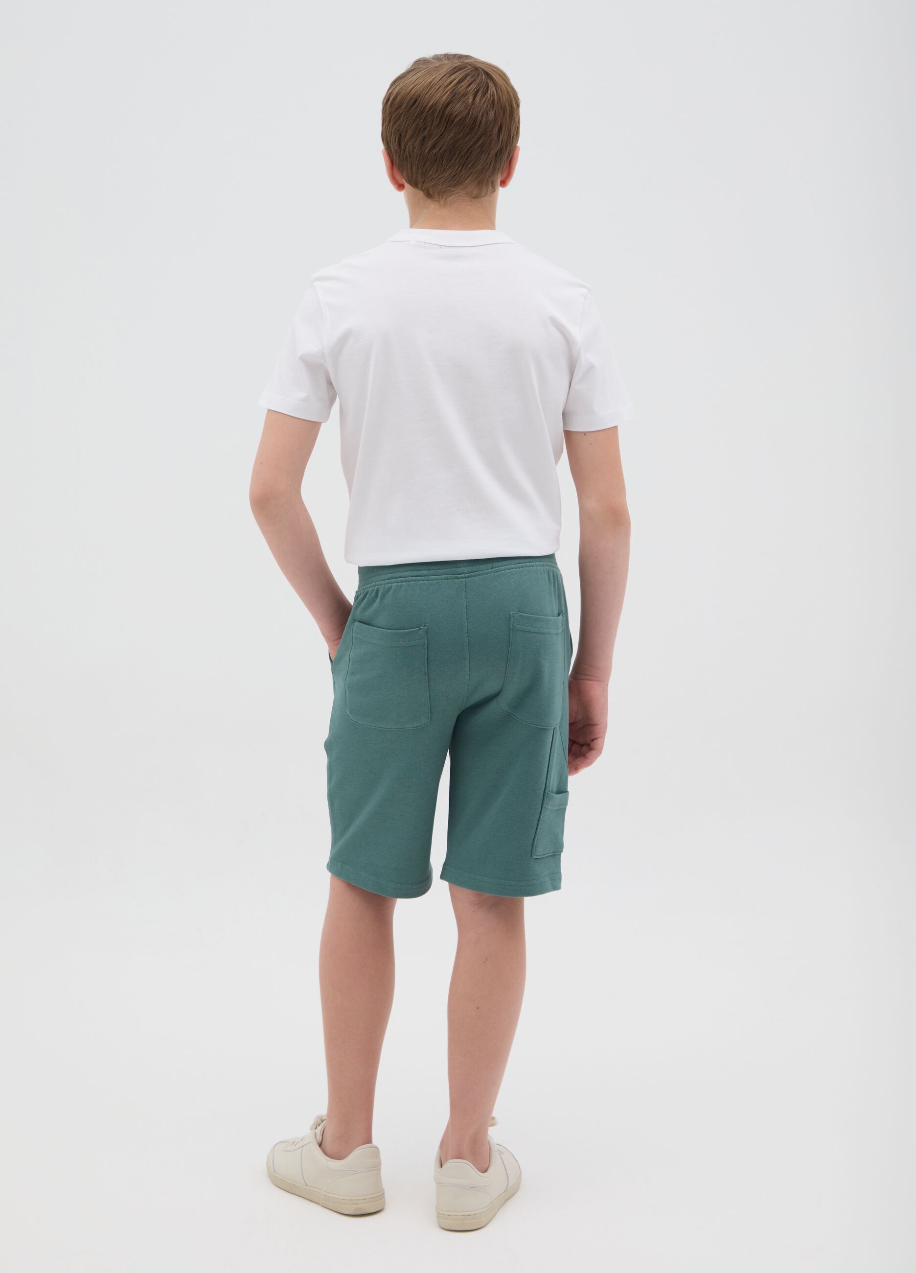 Pantaloni corti da ragazzo in puro cotone verde regular fit con tasche