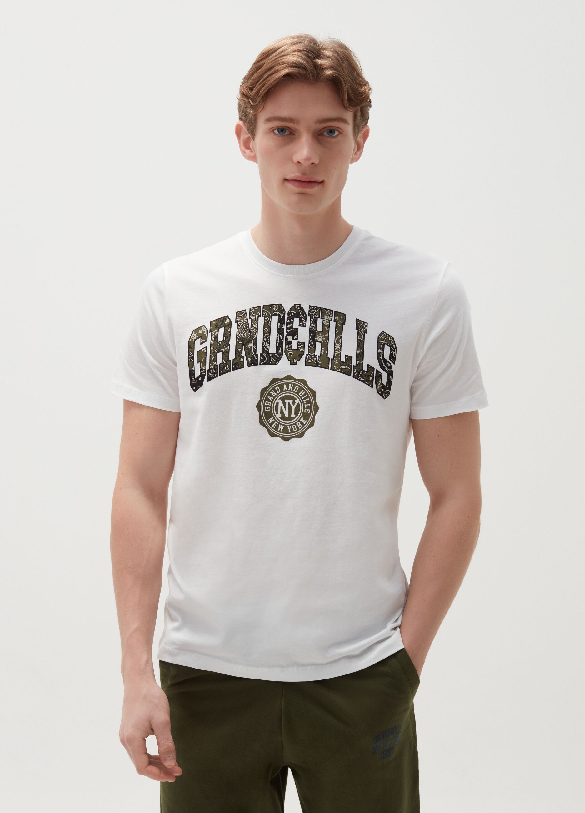 T-shirt in cotone con lettering paisley
