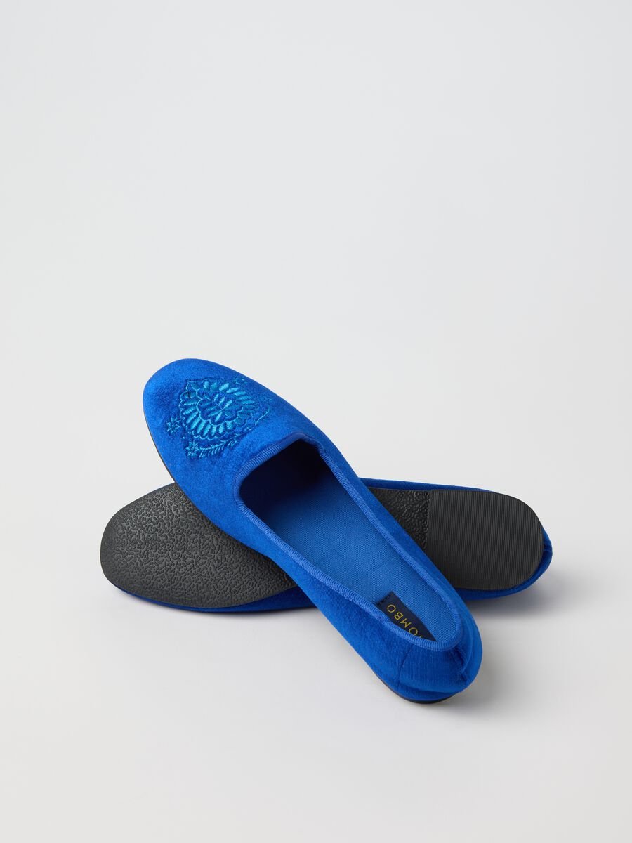 Scarpa friulana blu con ricamo_2