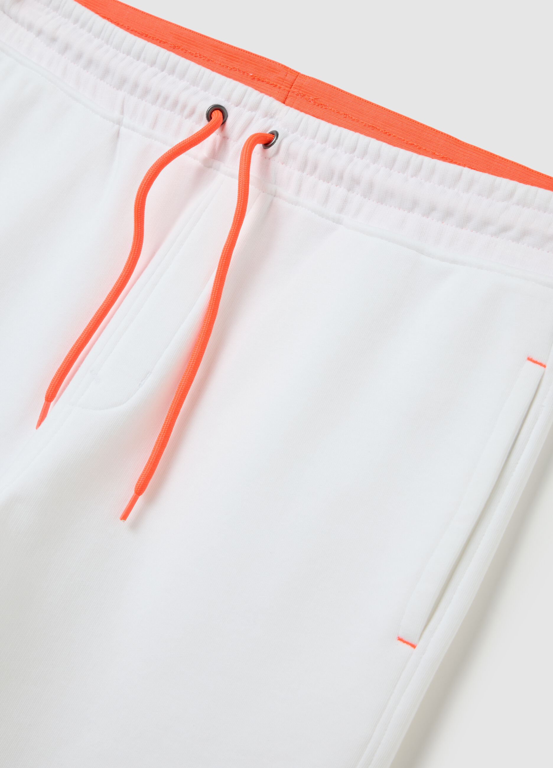 Men's white cotton blend regular fit shorts