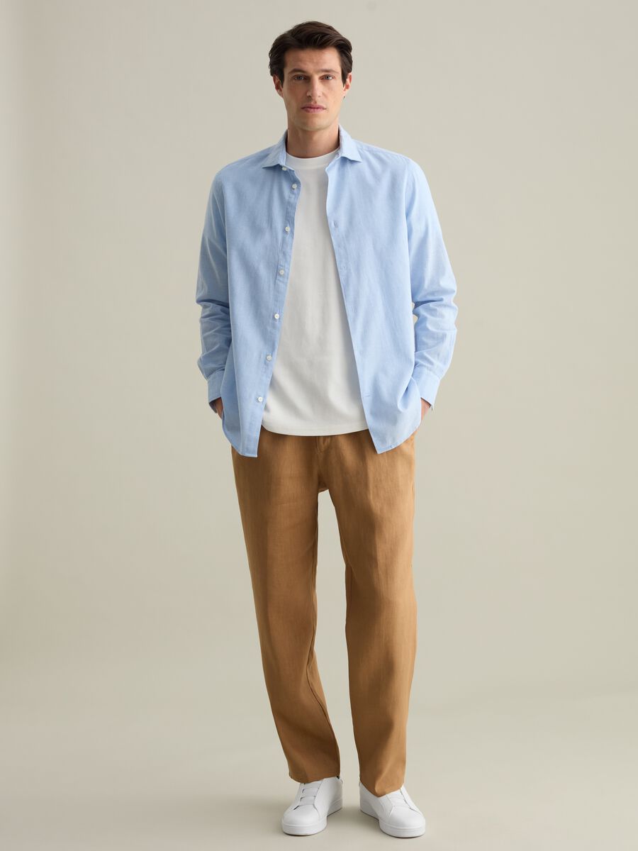 Contemporary trousers in linen_0