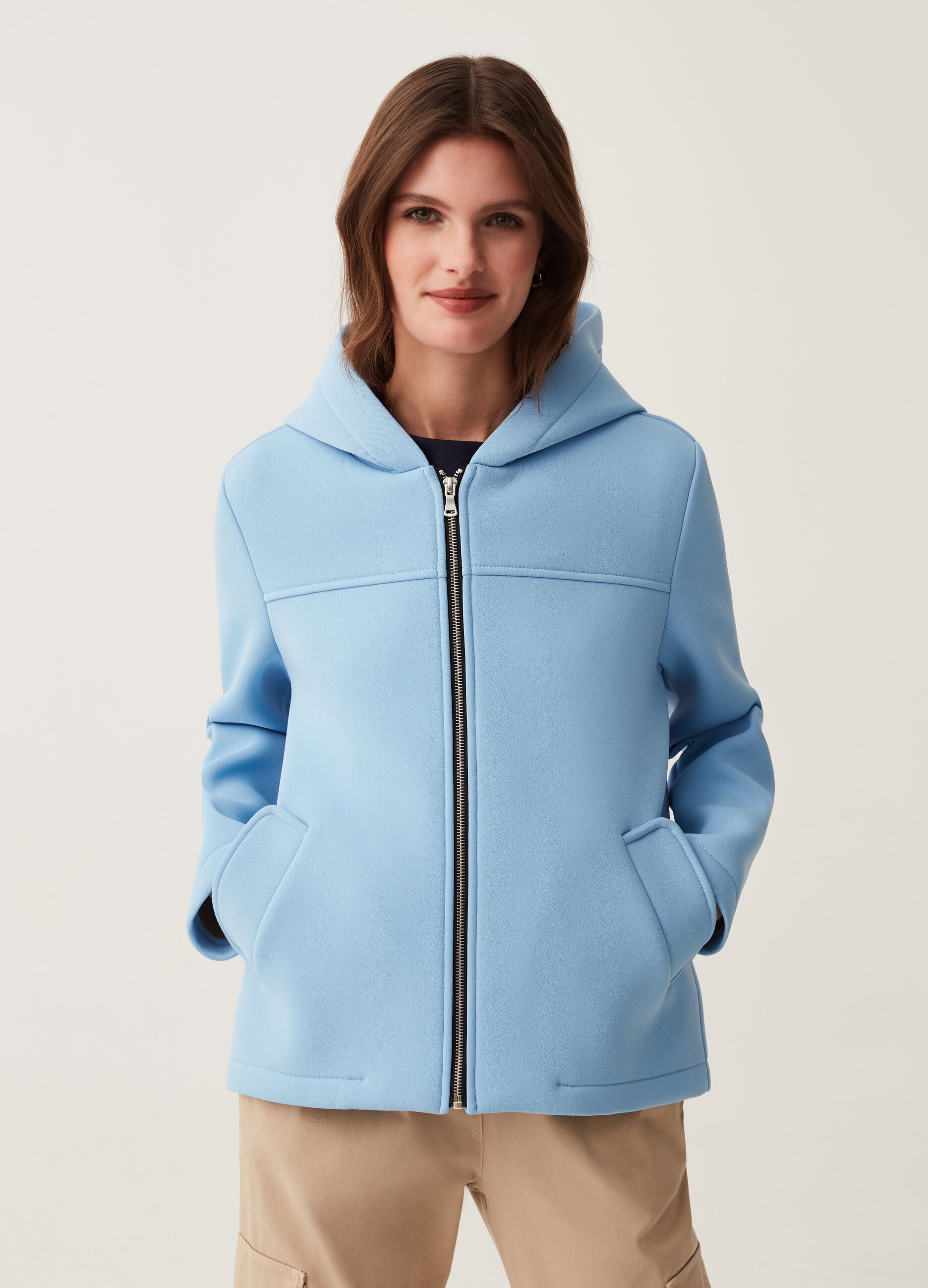 Hybrid short jacket with hood and zip