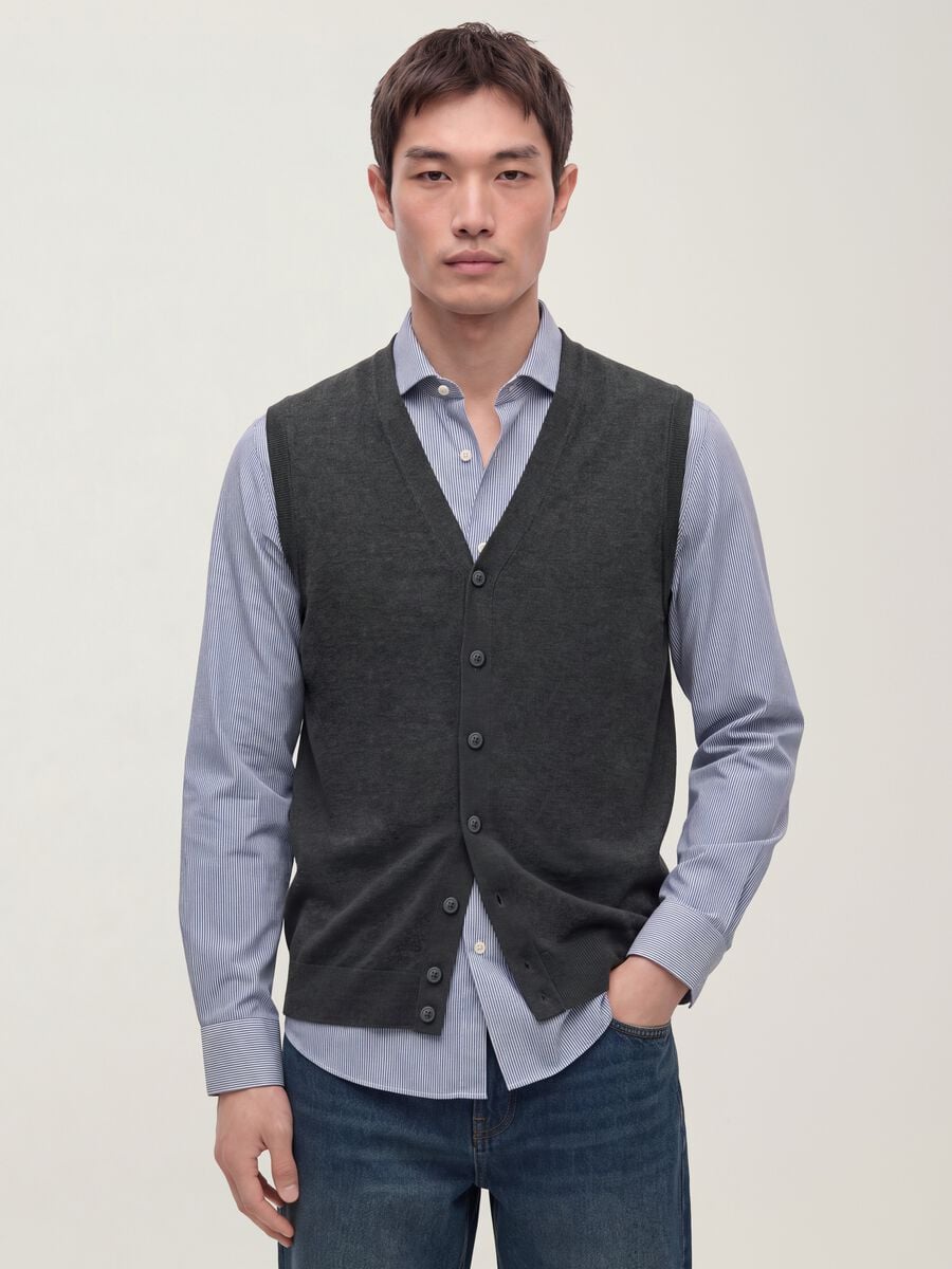 Grey viscose-blend waistcoat with deep V-neck, regular fit_0