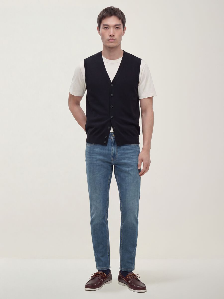 Black viscose-blend waistcoat with deep V-neck regular fit_1