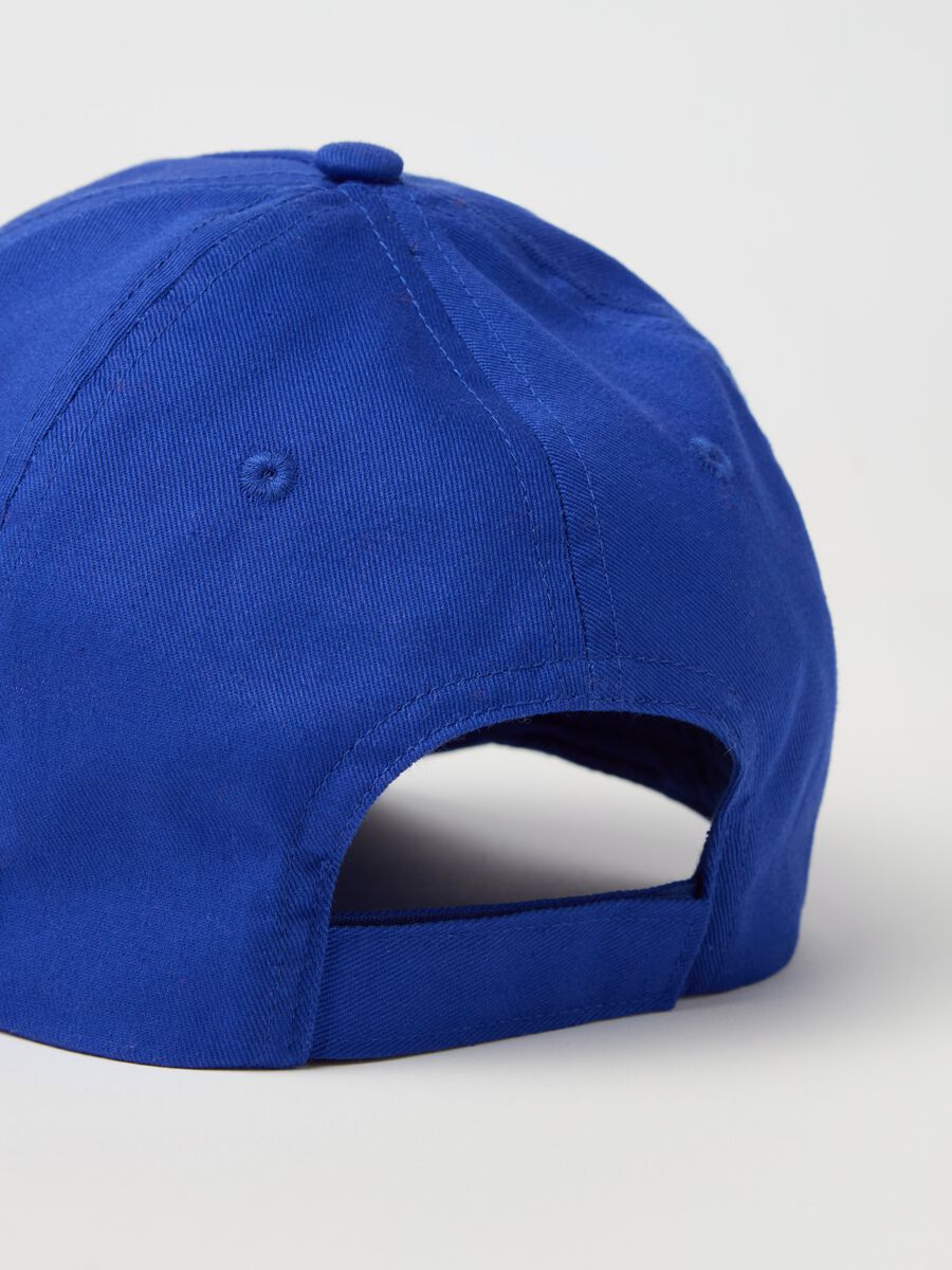 Baseball cap with embroidered logo_2