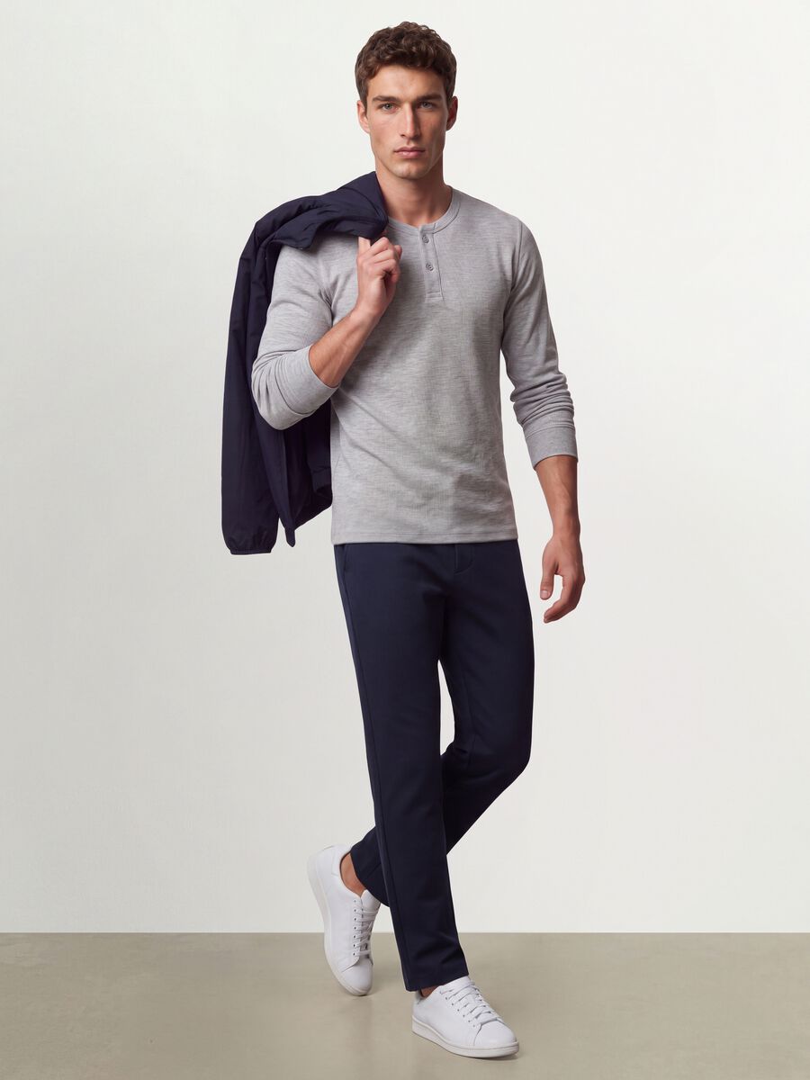 T-shirt grigia in misto viscosa a nido d'ape regular fit_1