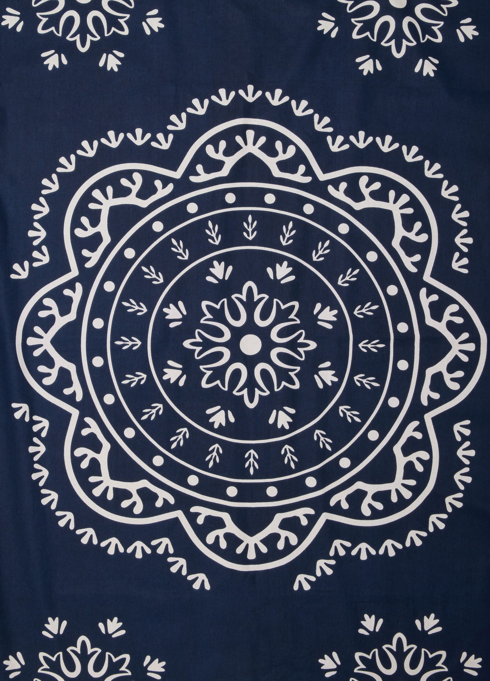 Blue pure cotton beach towel with decorative print