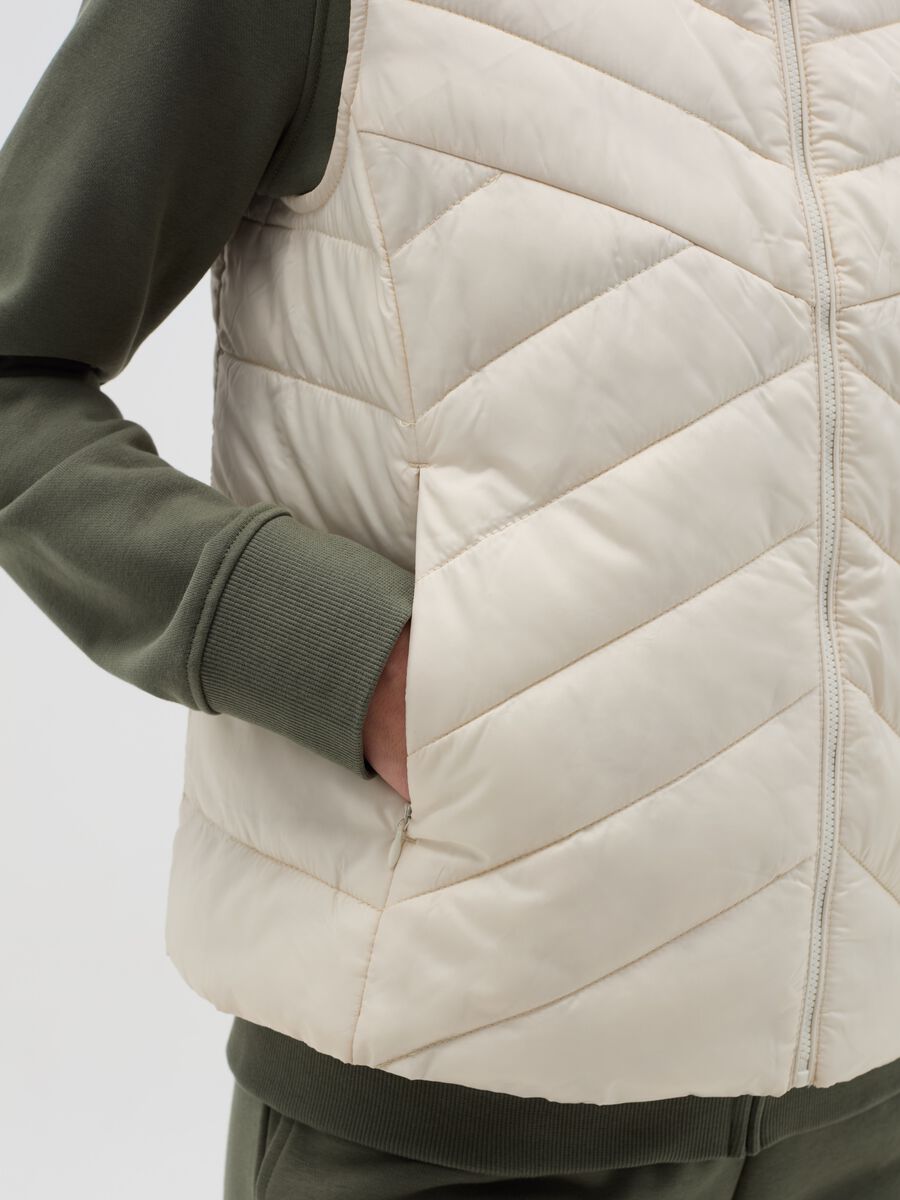 Full-zip ultralight gilet with high neck_3
