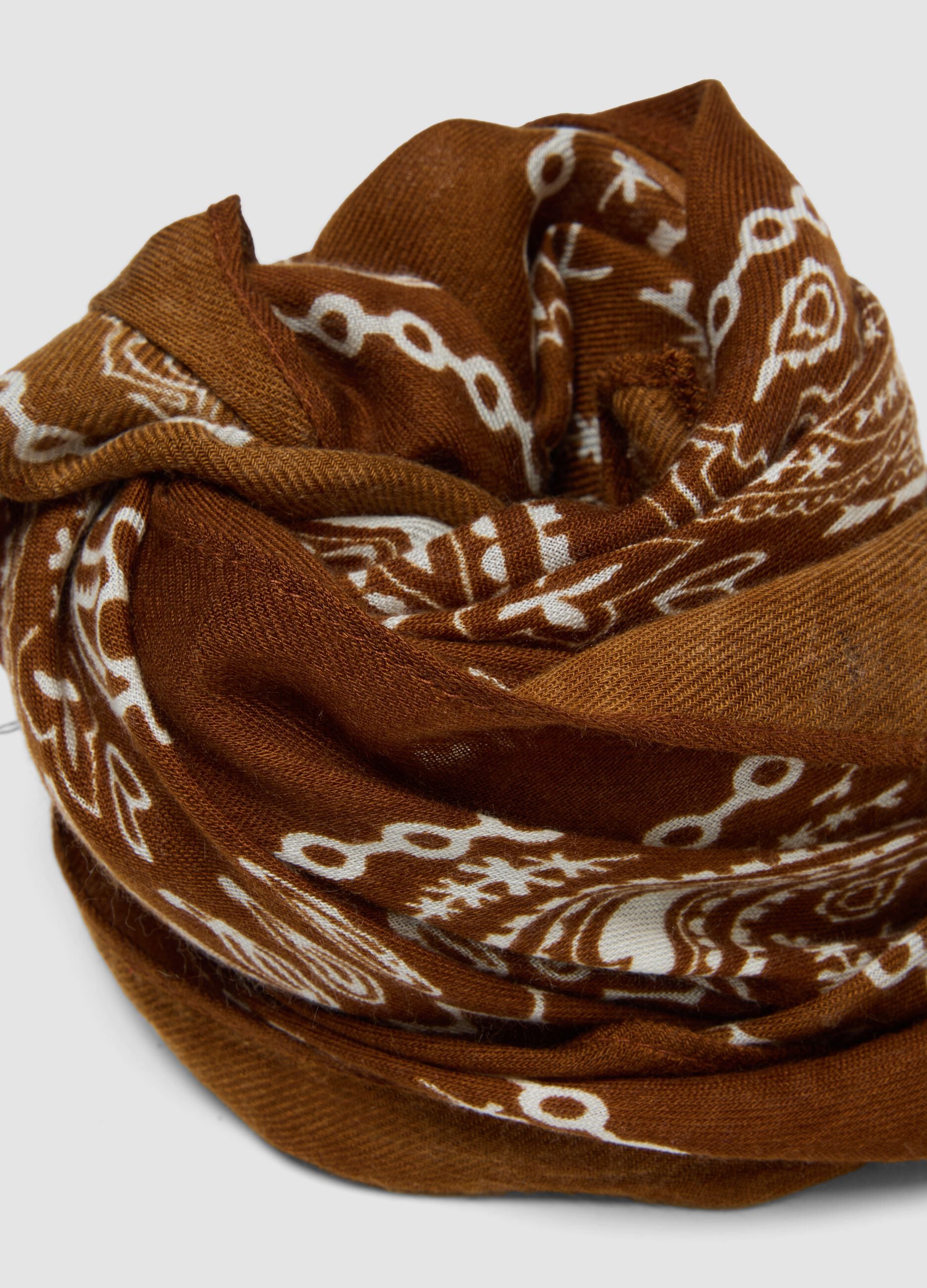 Brown wool-blend scarf with paisley print