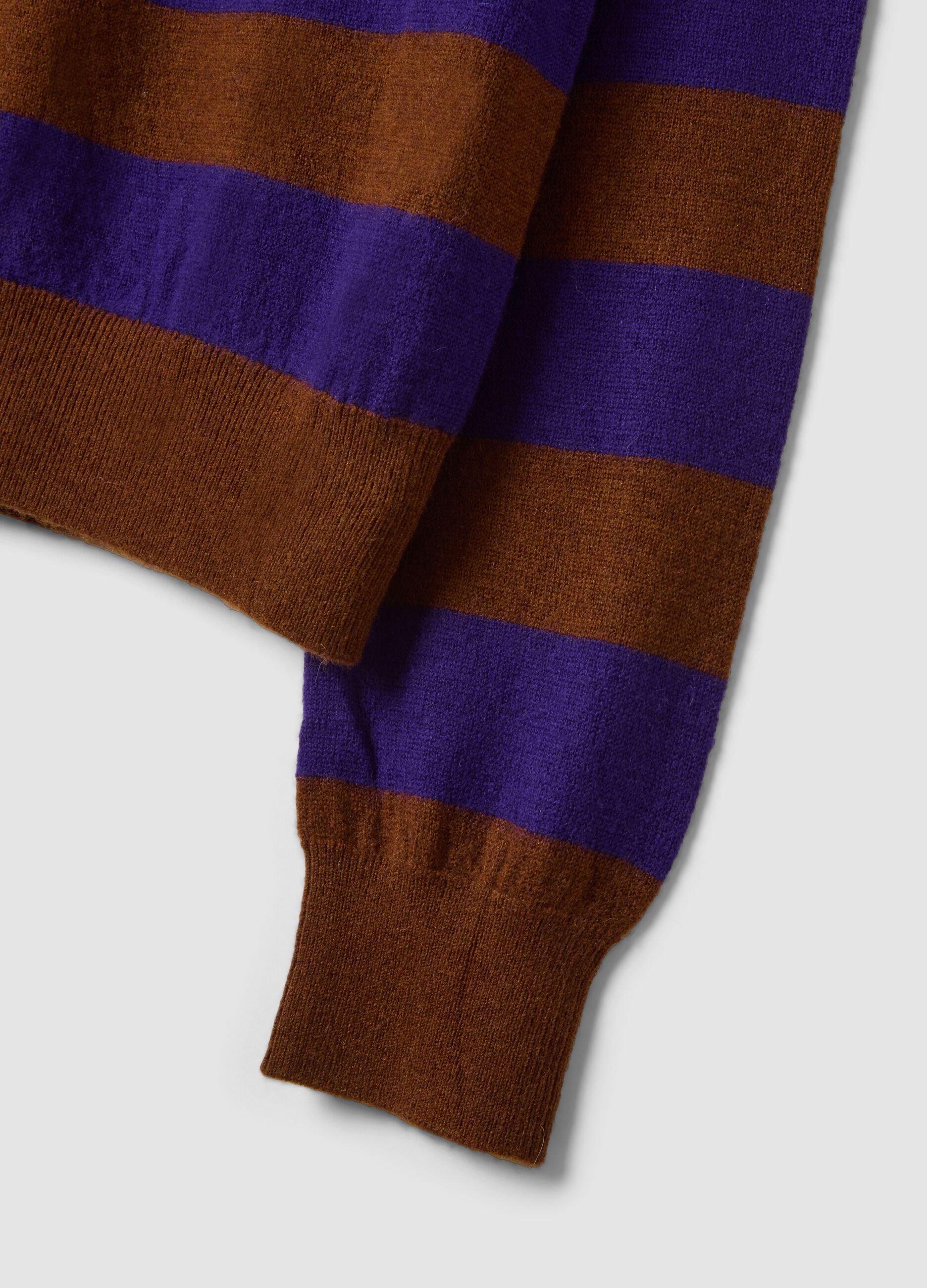 Maglia viola in pura lana a righe con girocollo