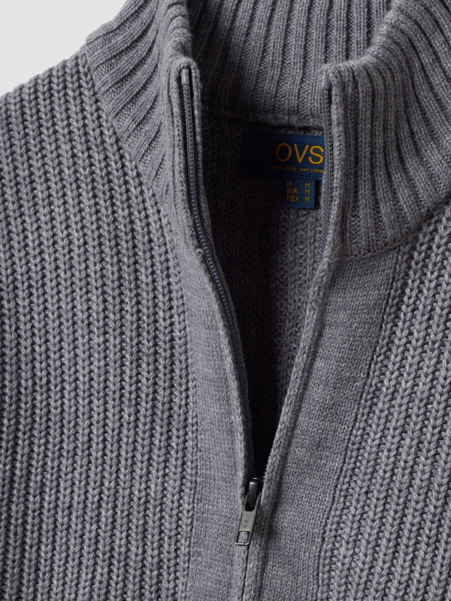 Grey rib-knit cardigan with collar and zip, regular fit_1