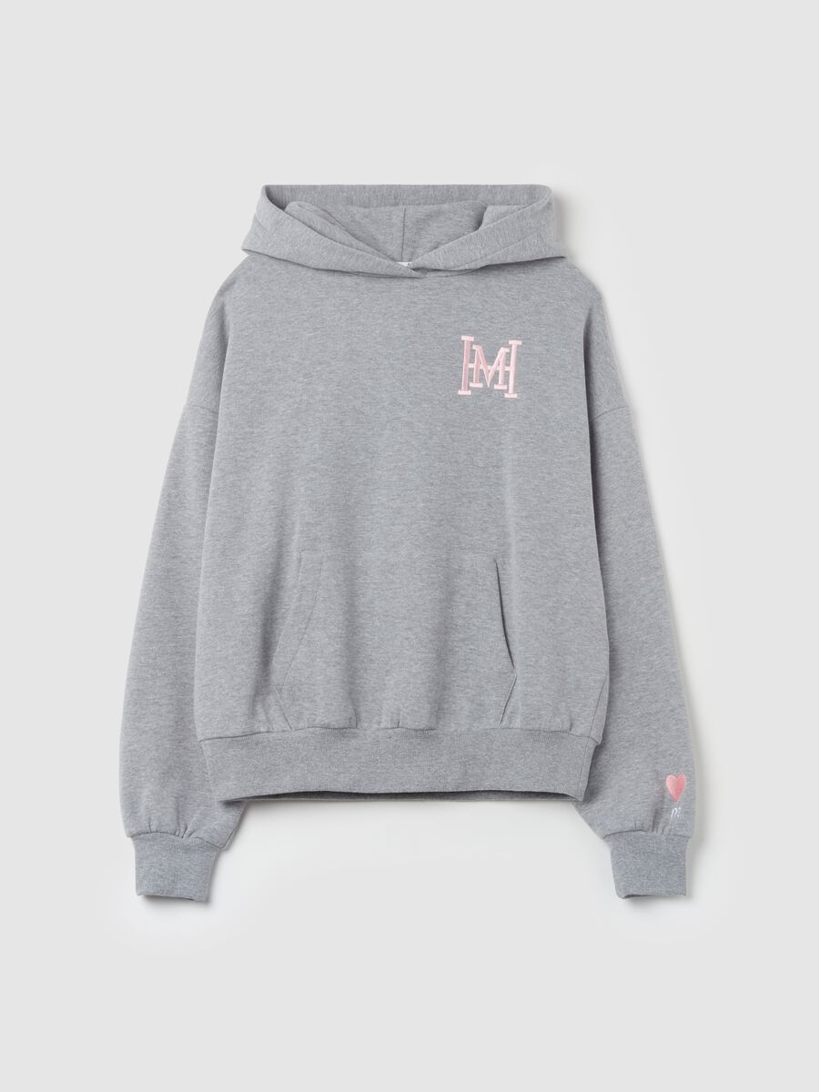 Sweatshirt with hood and pocket_4