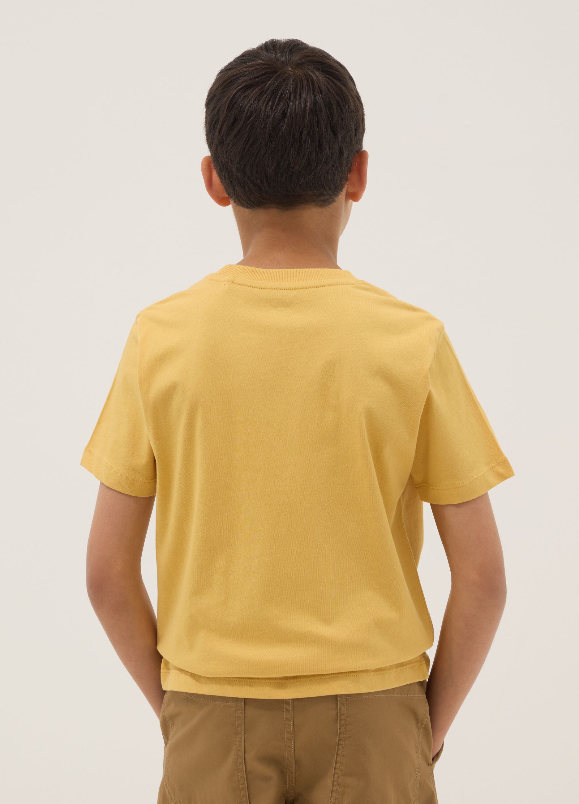 T-shirt gialla in puro cotone a maniche corte da ragazzo con stampa