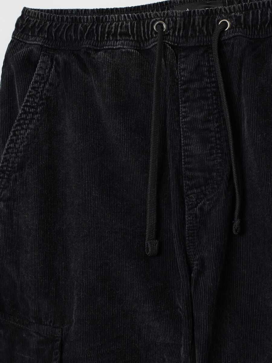 Pantaloni cargo in puro cotone neri regular fit_1