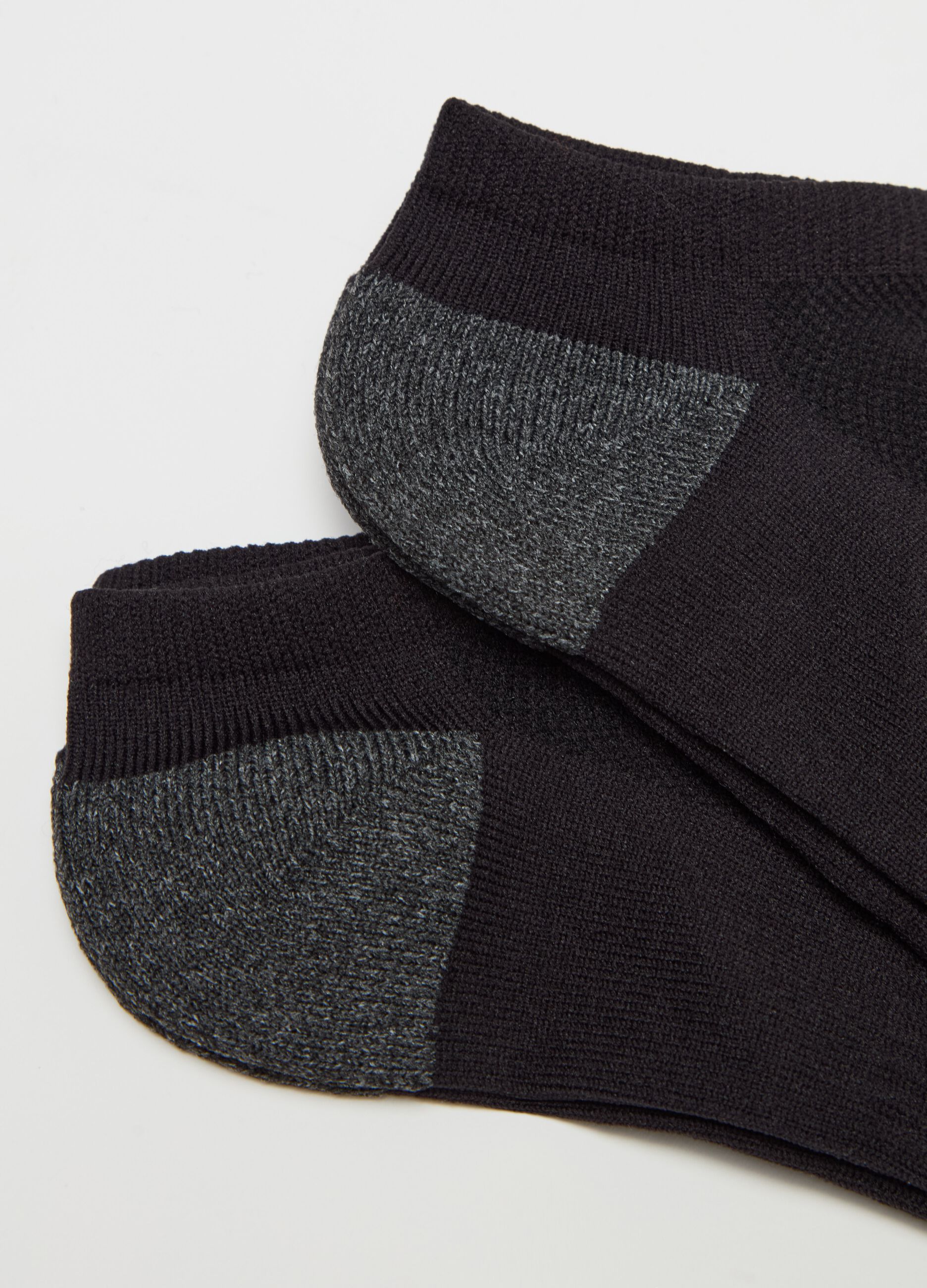 Three-pair pack sneaker liners with contrasting details