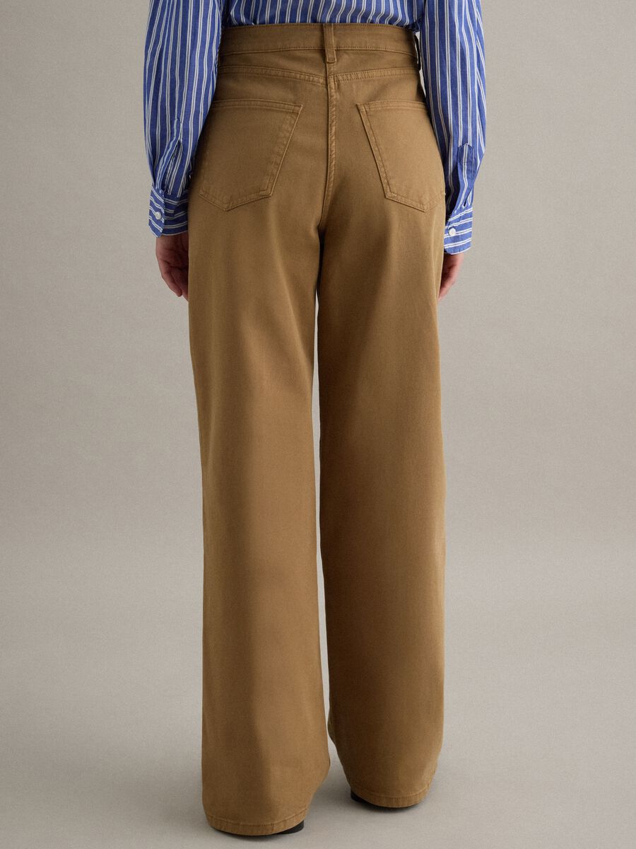 Pantaloni chino dritti in cotone elasticizzato marrone_2