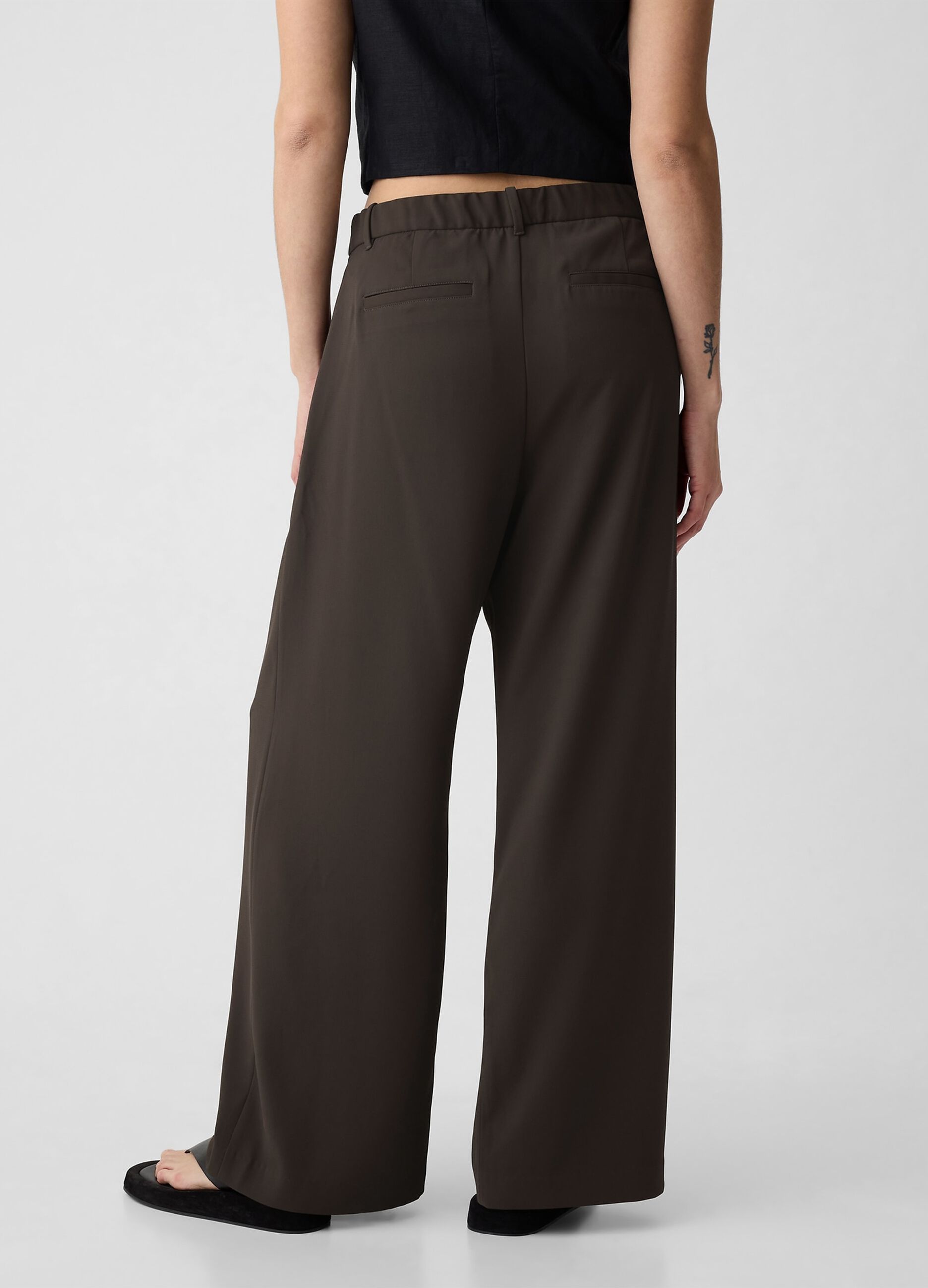 Wide leg trousers with darts