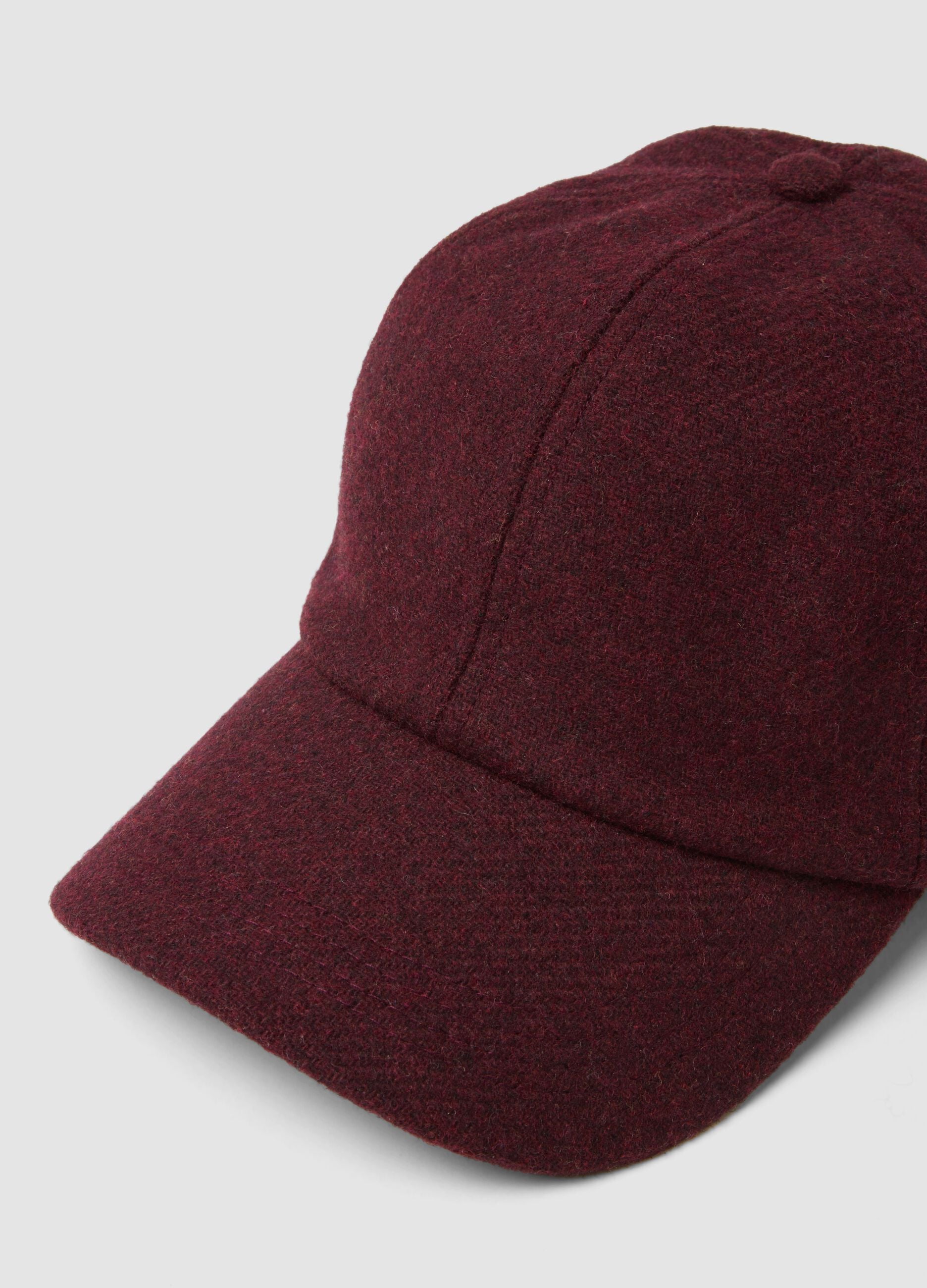 Red wool-viscose blend cap