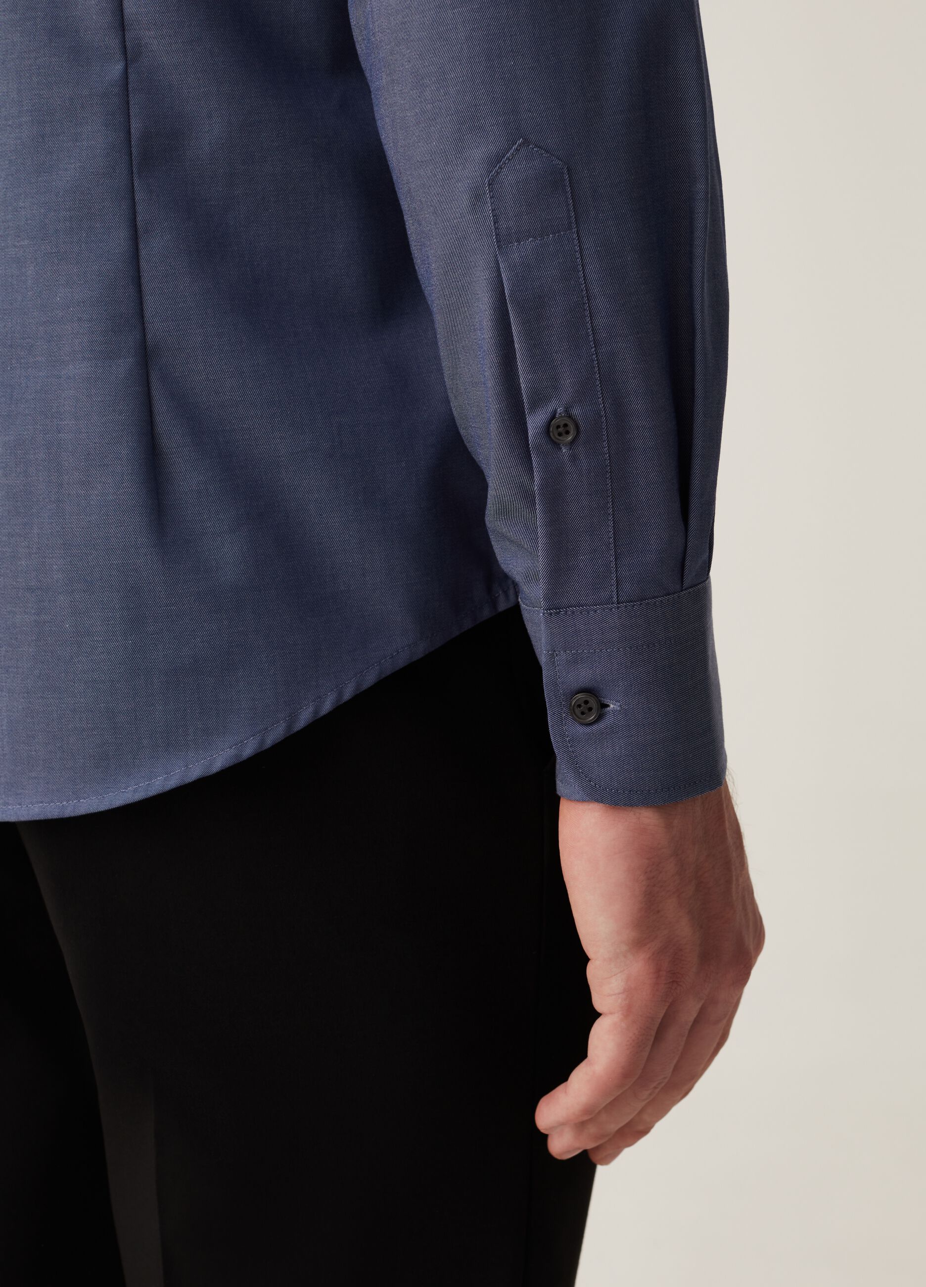 Slim-fit shirt in no-iron cotton chambray