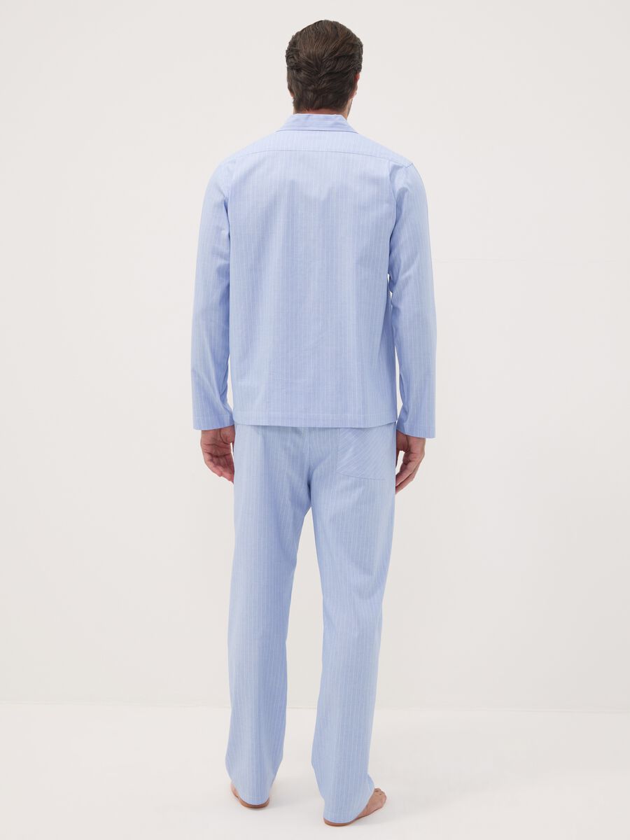 Pigiama azzurro a righe in puro cotone organico con colletto_2