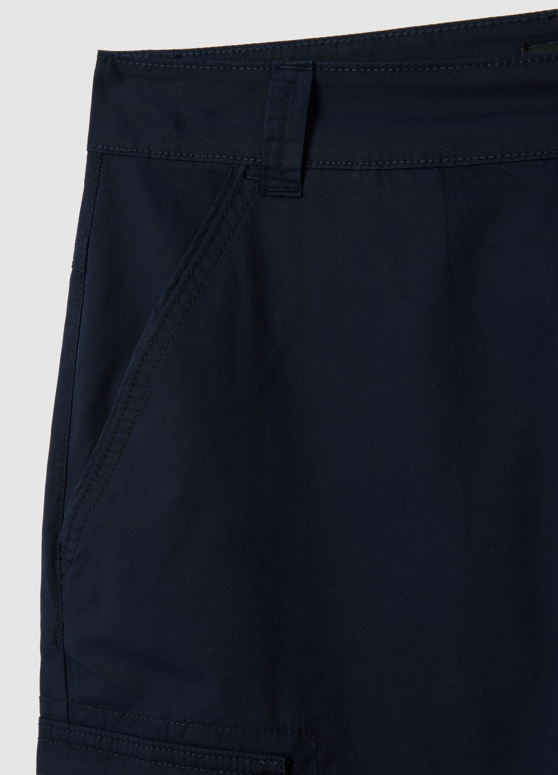 Men's blue regular fit cotton bermuda shorts with cargo pockets