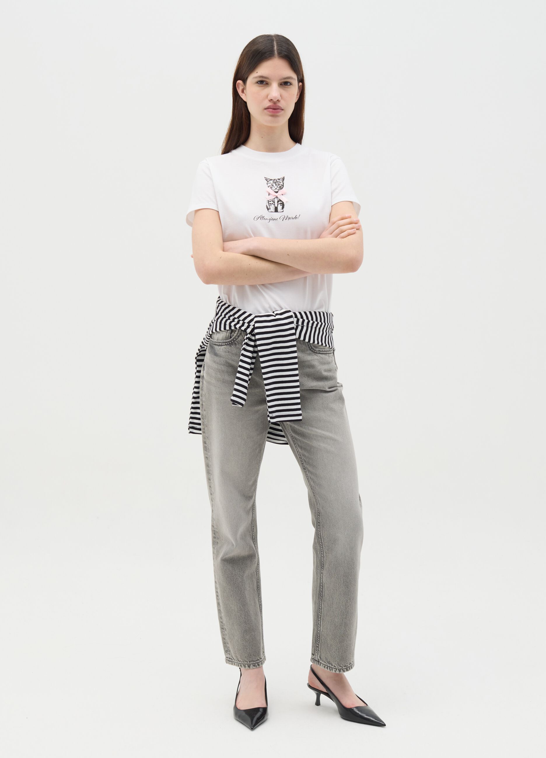 T-shirt bianca in cotone con stampa gattino "Attenzione mordo!"