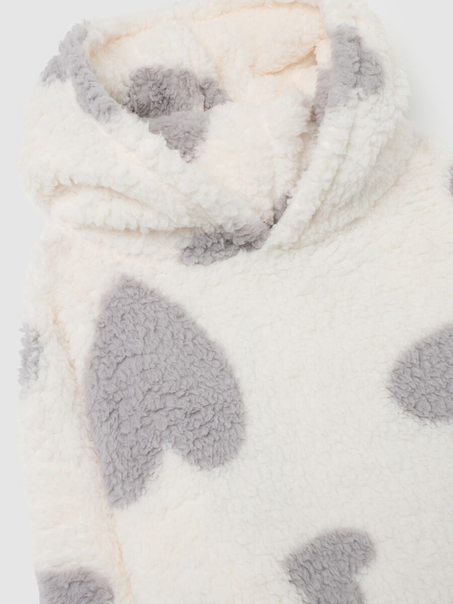 White Sherpa Dressing Gown with Grey Hearts_5