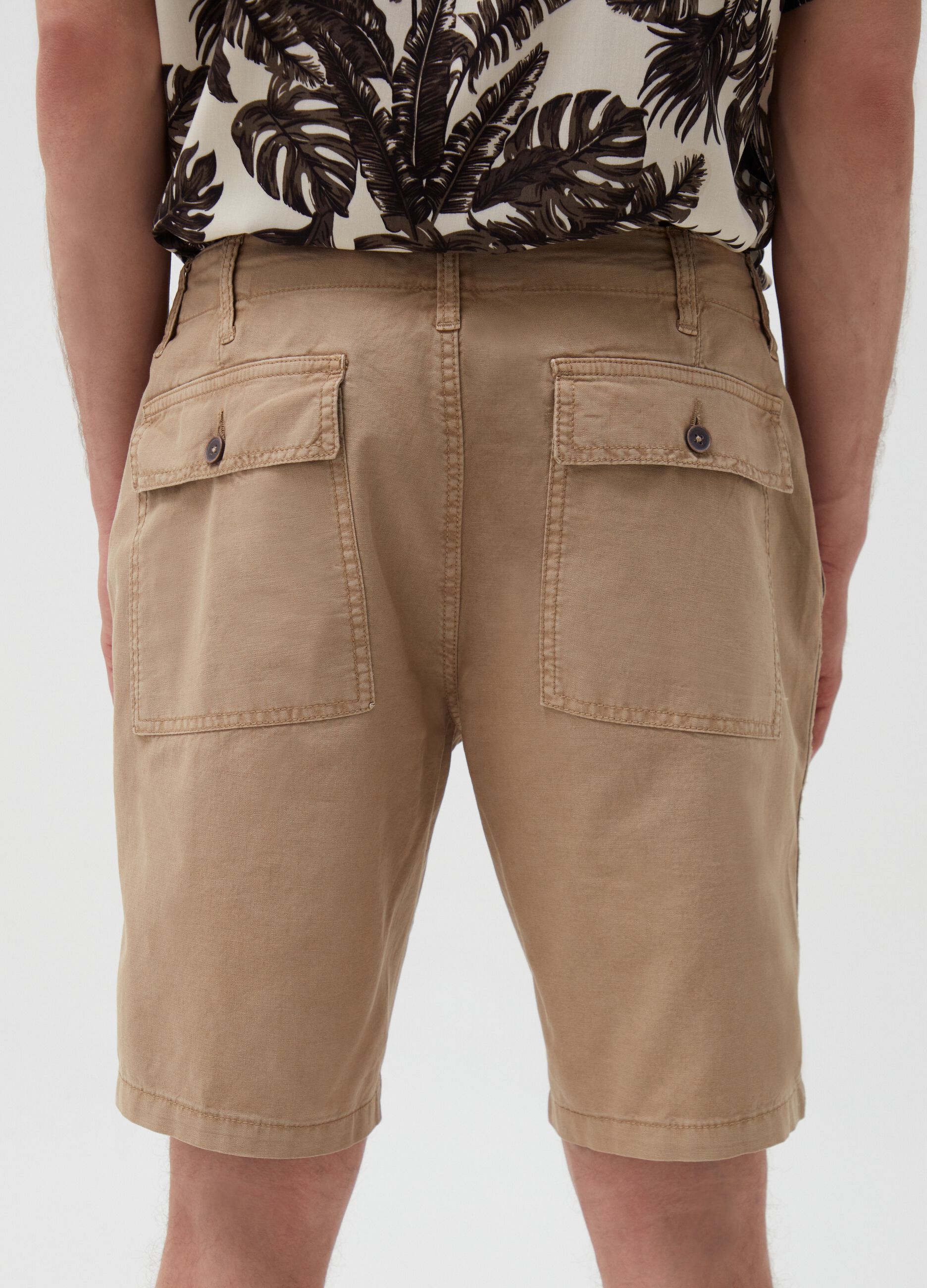 Bermuda shorts in linen and cotton with pockets