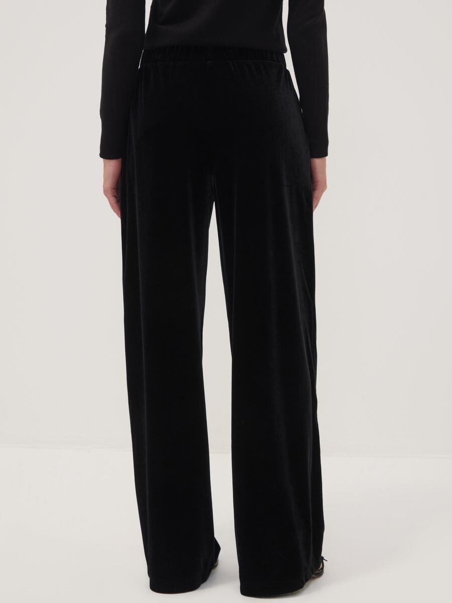 Pantaloni neri wide leg in tessuto velour elasticizzato_3