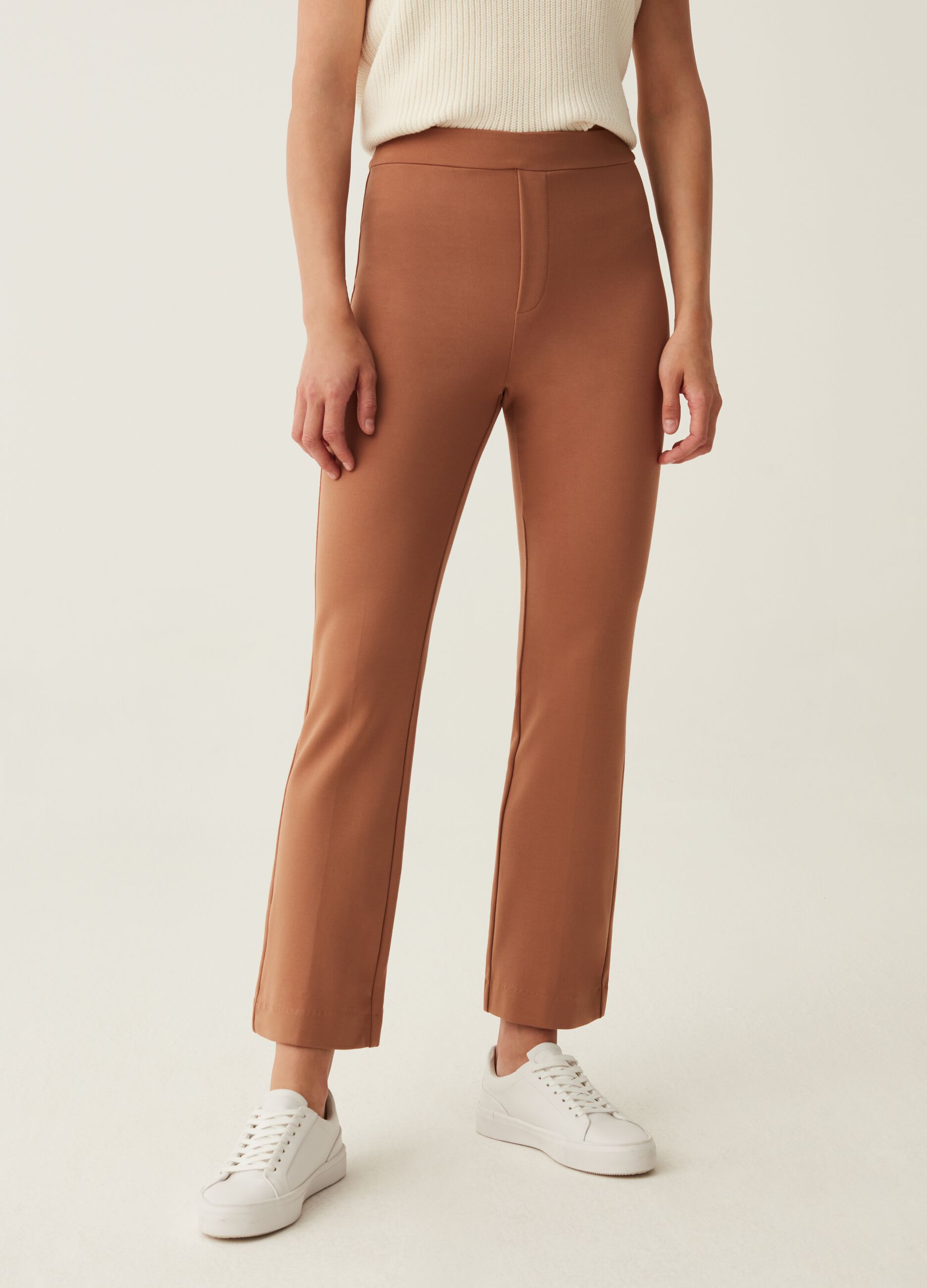 Pantaloni flare fit cropped_0