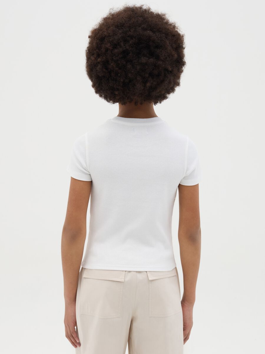 Girls’ white fitted T-shirt in stretch cotton_2