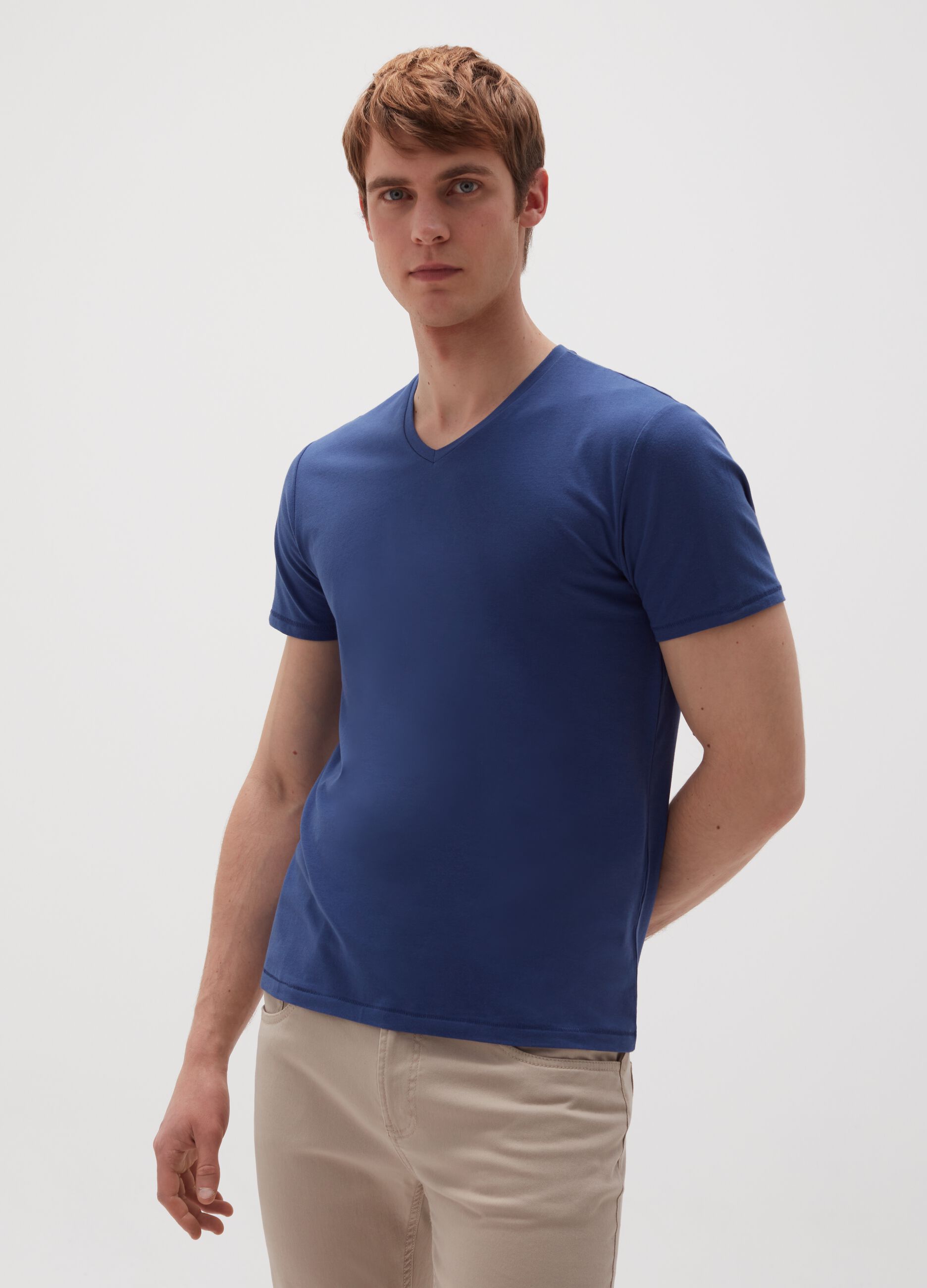 T-shirt in cotone stretch con scollo a V_0
