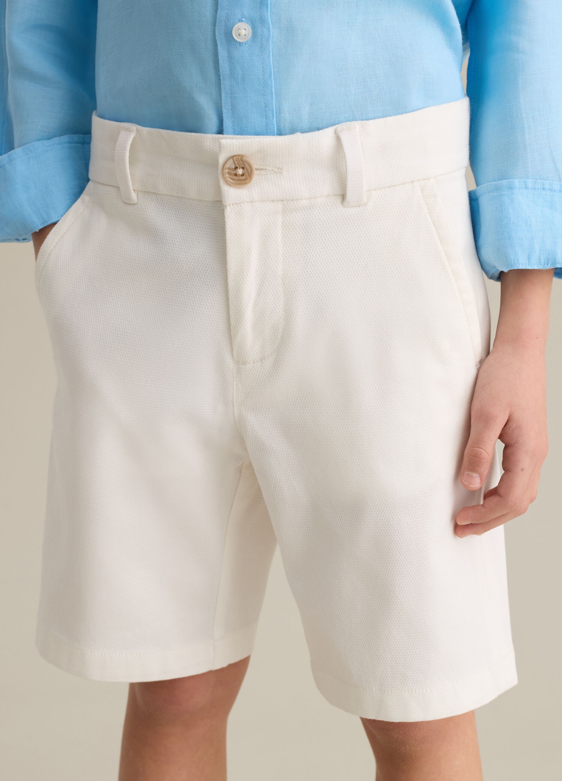 White shorts in stretch cotton