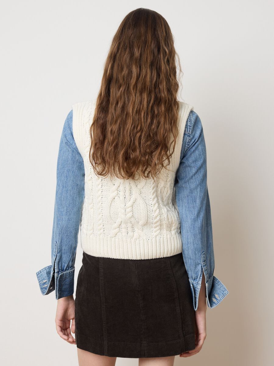 Gilet bianco lavorato a maglia_2