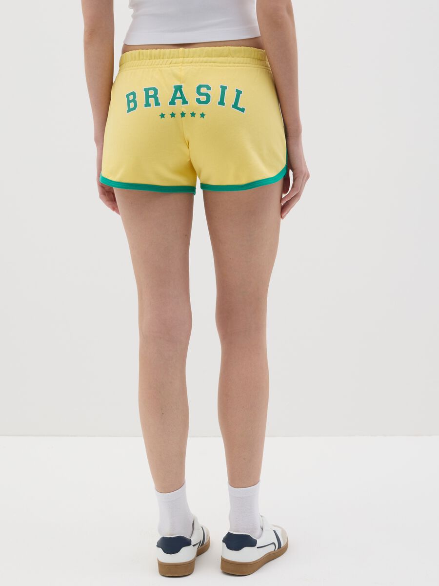 Women’s shorts in 100% yellow cotton with regular fit and print_2