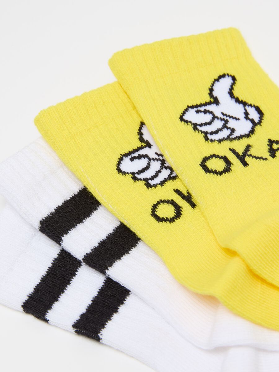 Three-pair pack tennis socks with okay design_2