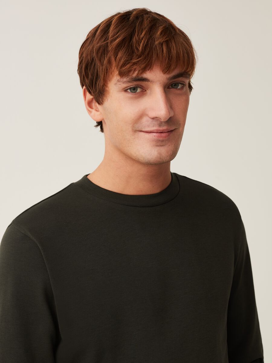Long-sleeved T-shirt with round neck_0