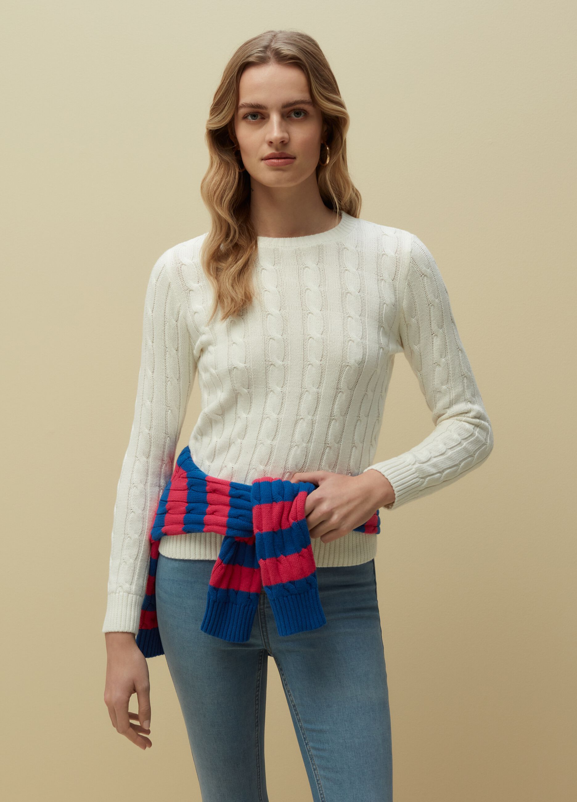 Pullover in cotone con lavorazione a treccia