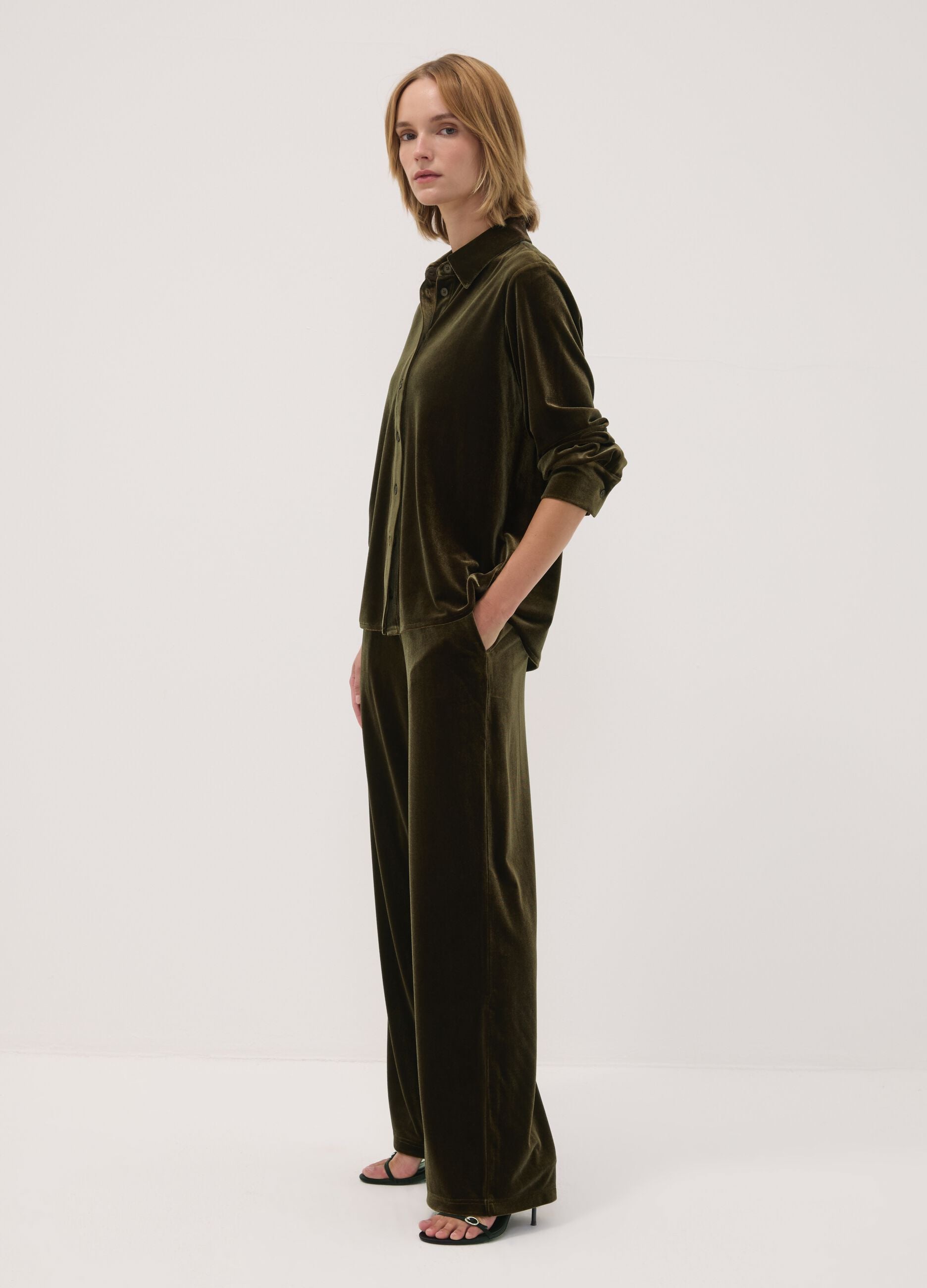 Pantaloni verdi wide leg in tessuto velour elasticizzato