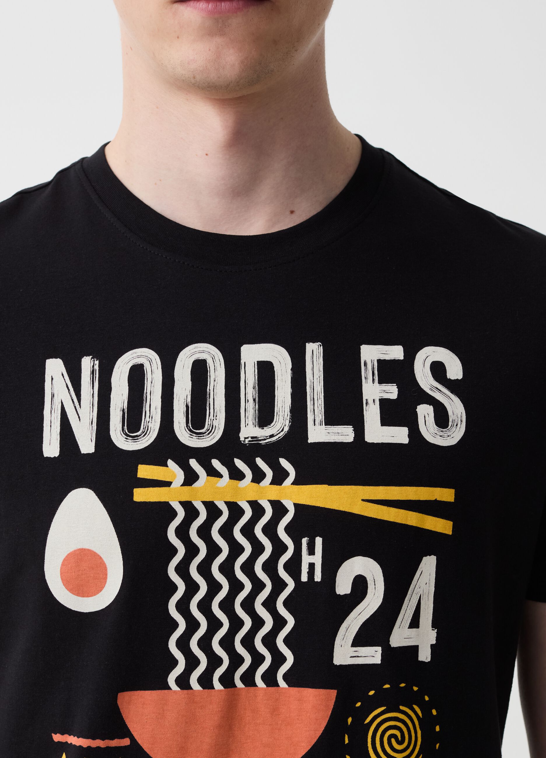 T-shirt con stampa noodles