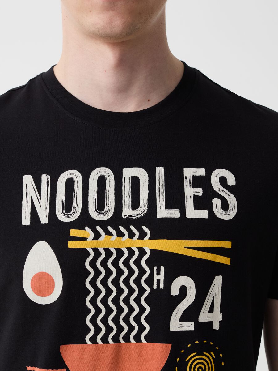 T-shirt con stampa noodles_2