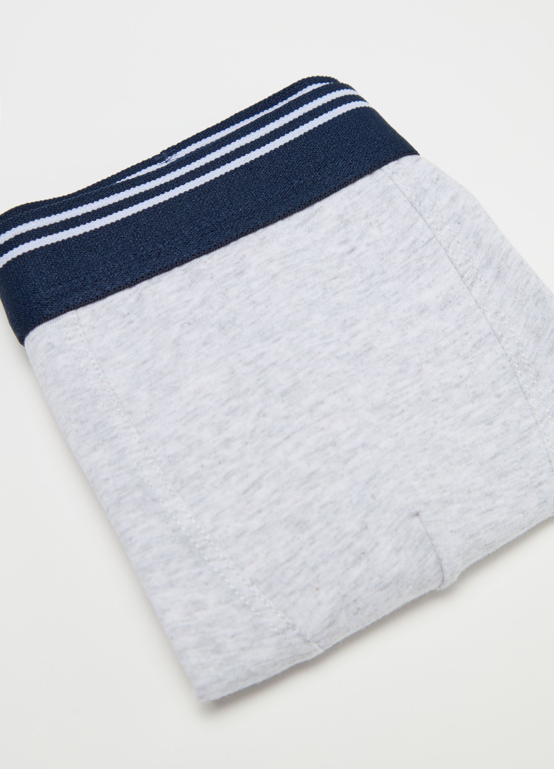 Stretch cotton boxer shorts with striped detail.