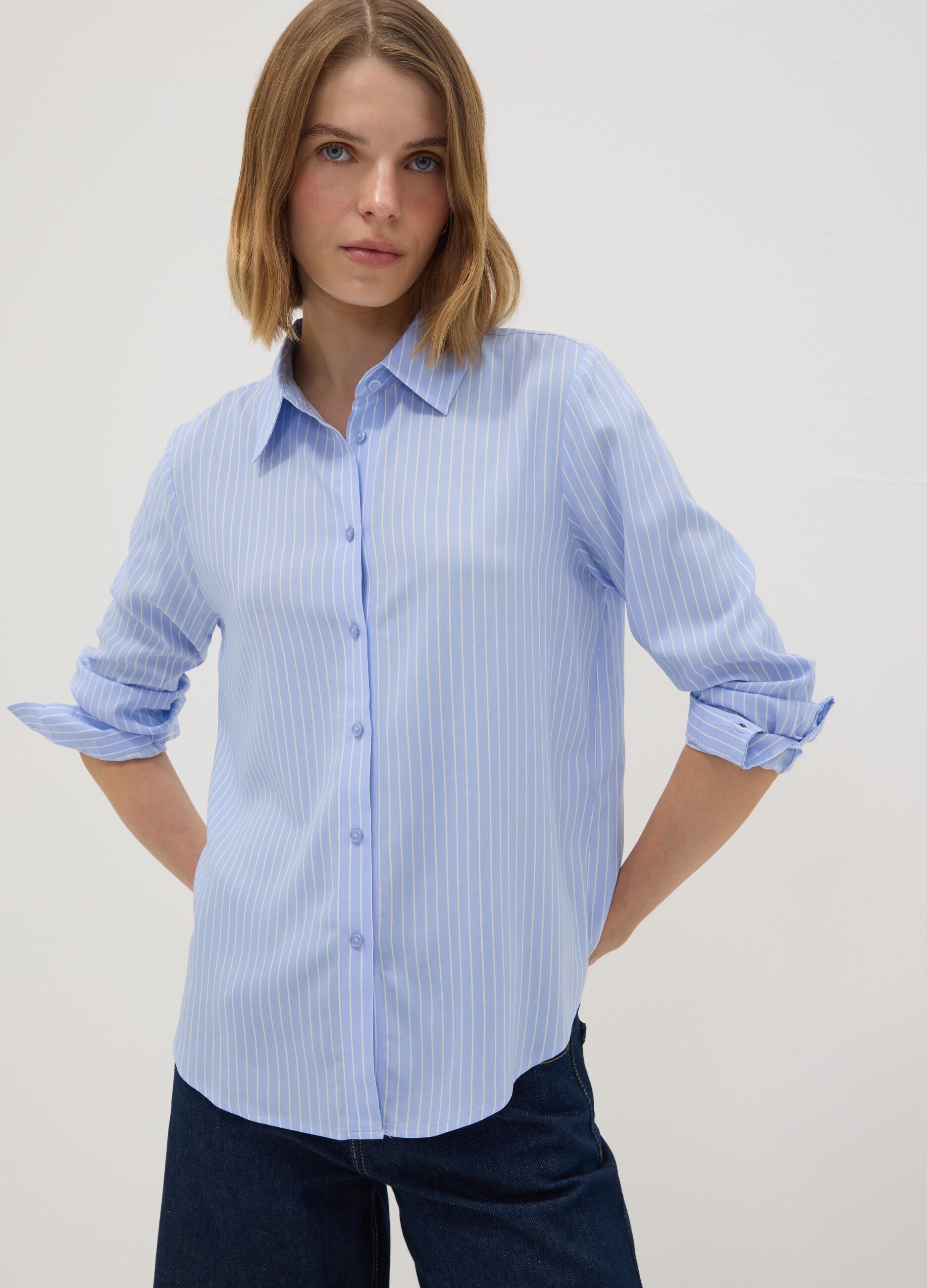 Camicia azzurra a righe in pura viscosa regular fit