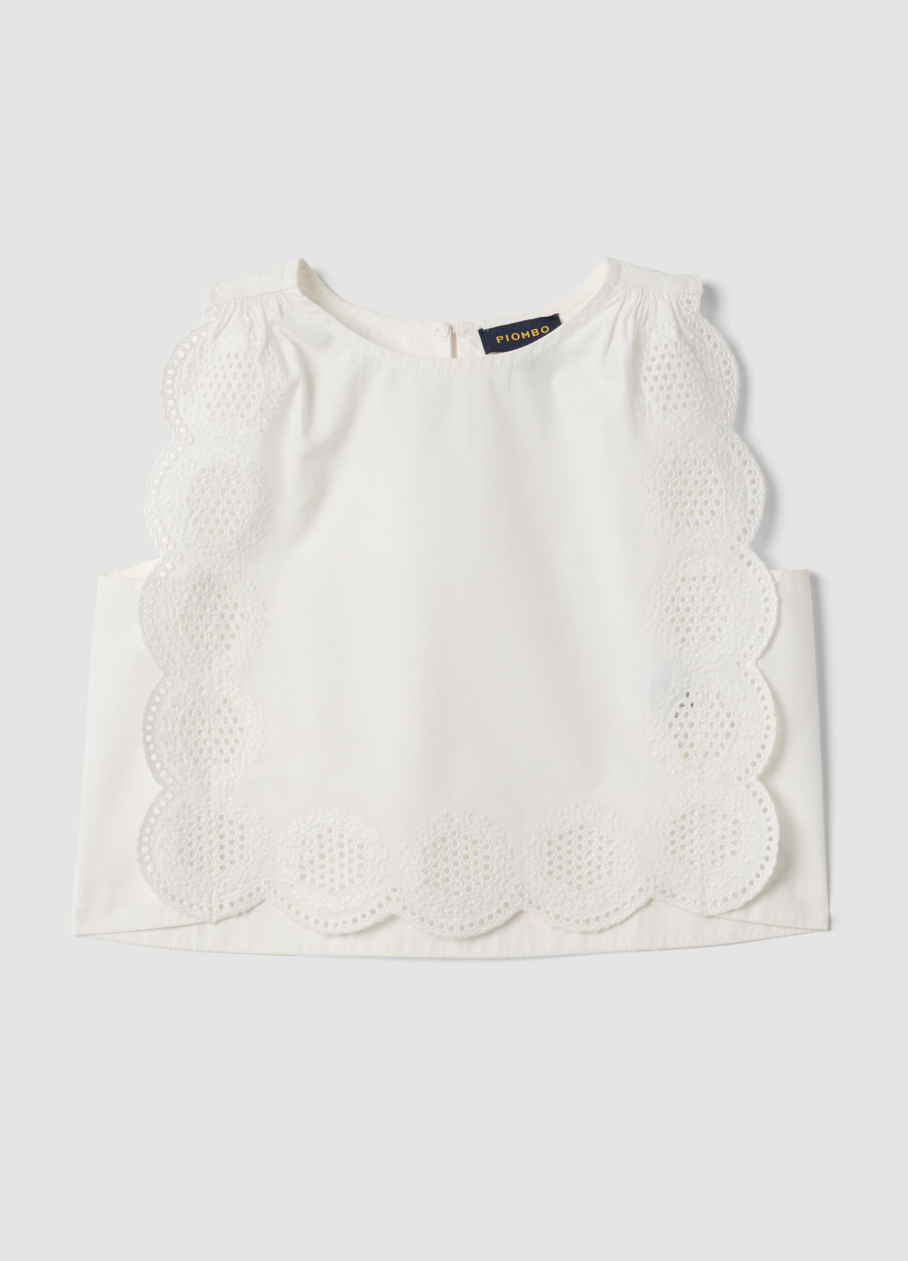 Top bianco in puro cotone con bordo smerlato