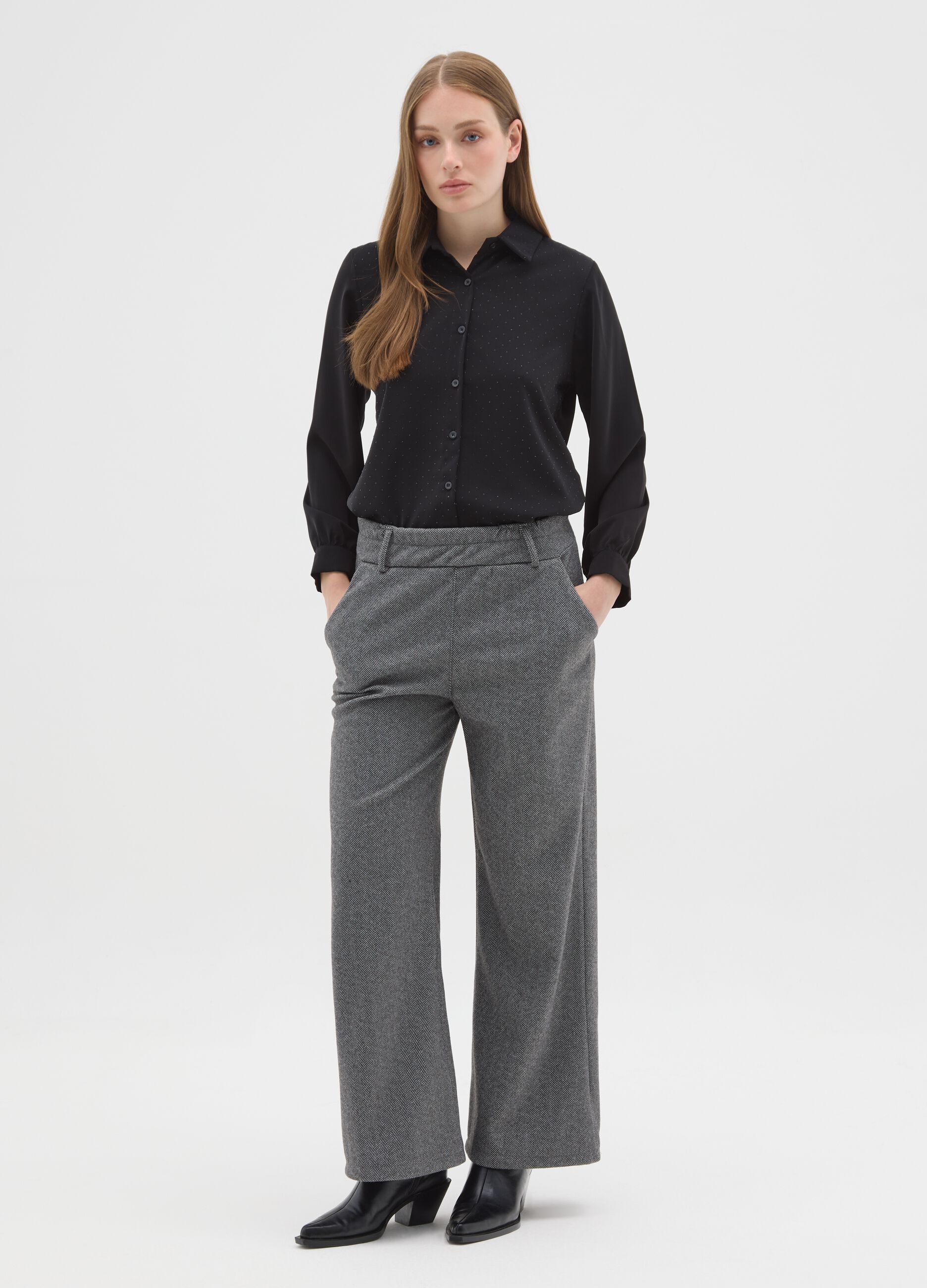 Black shirt with traditional collar regular fit