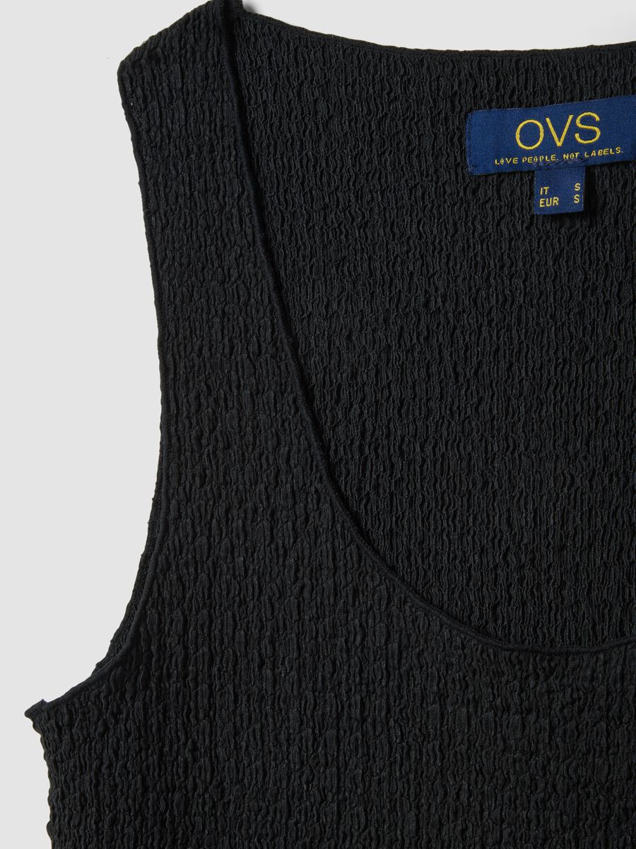 Black stretch tank top with crinkled texture_1