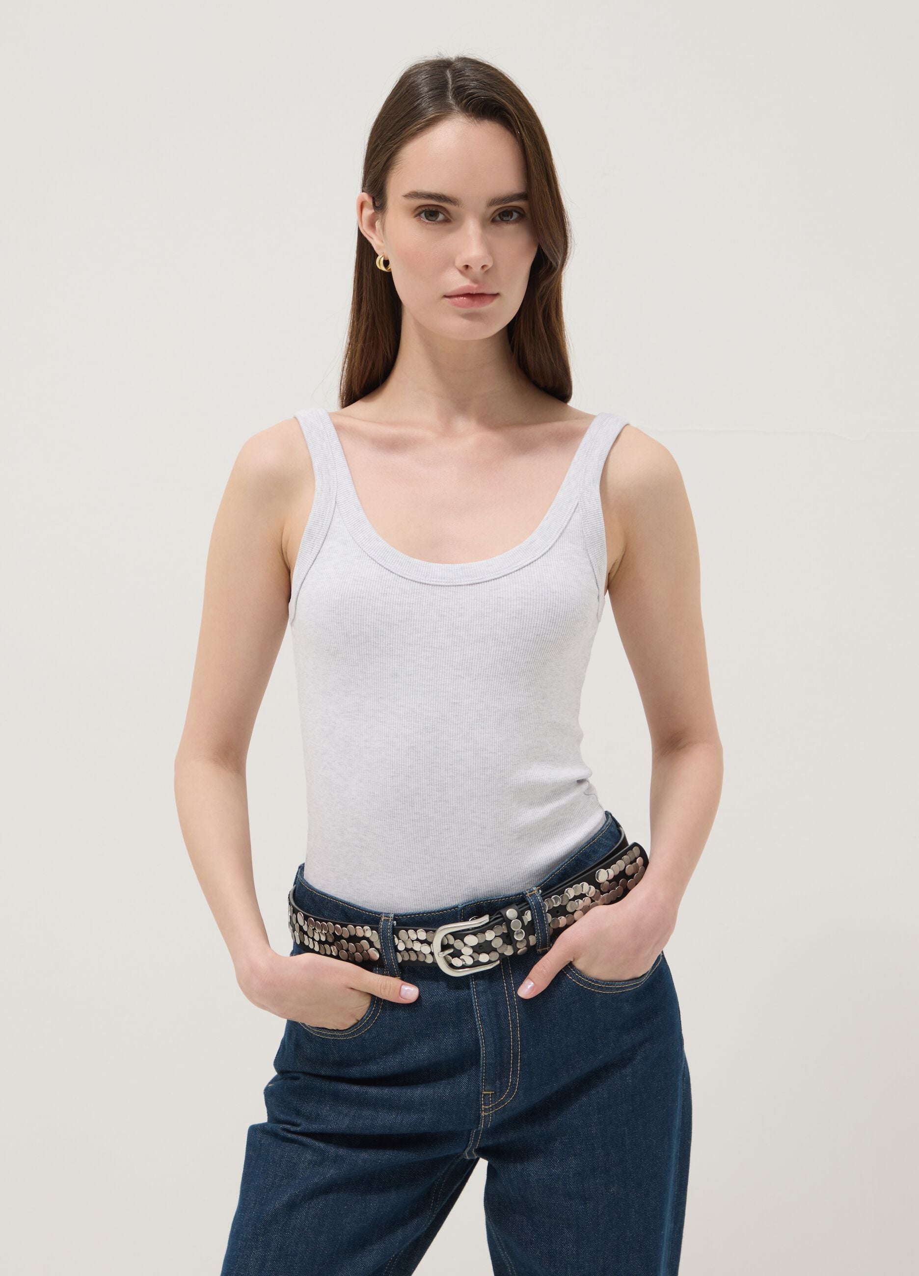 Body grigio in cotone elasticizzato a costine con scollo ampio