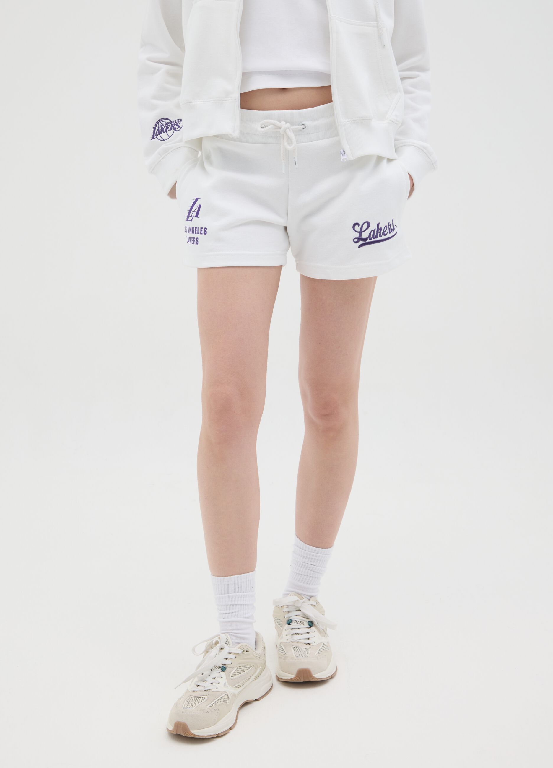 White shorts with embroidery and NBA Los Angeles Lakers print