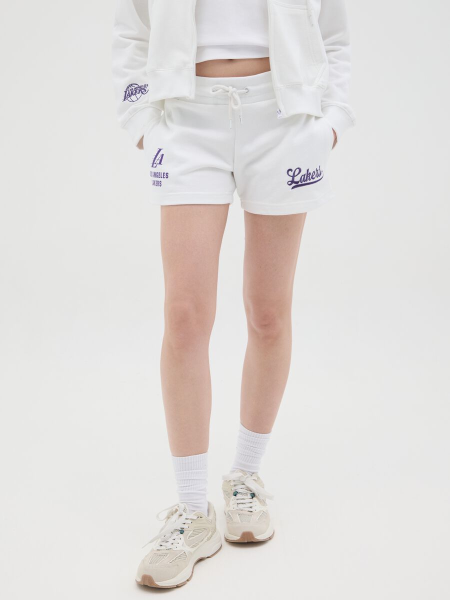 White shorts with embroidery and NBA Los Angeles Lakers print_1